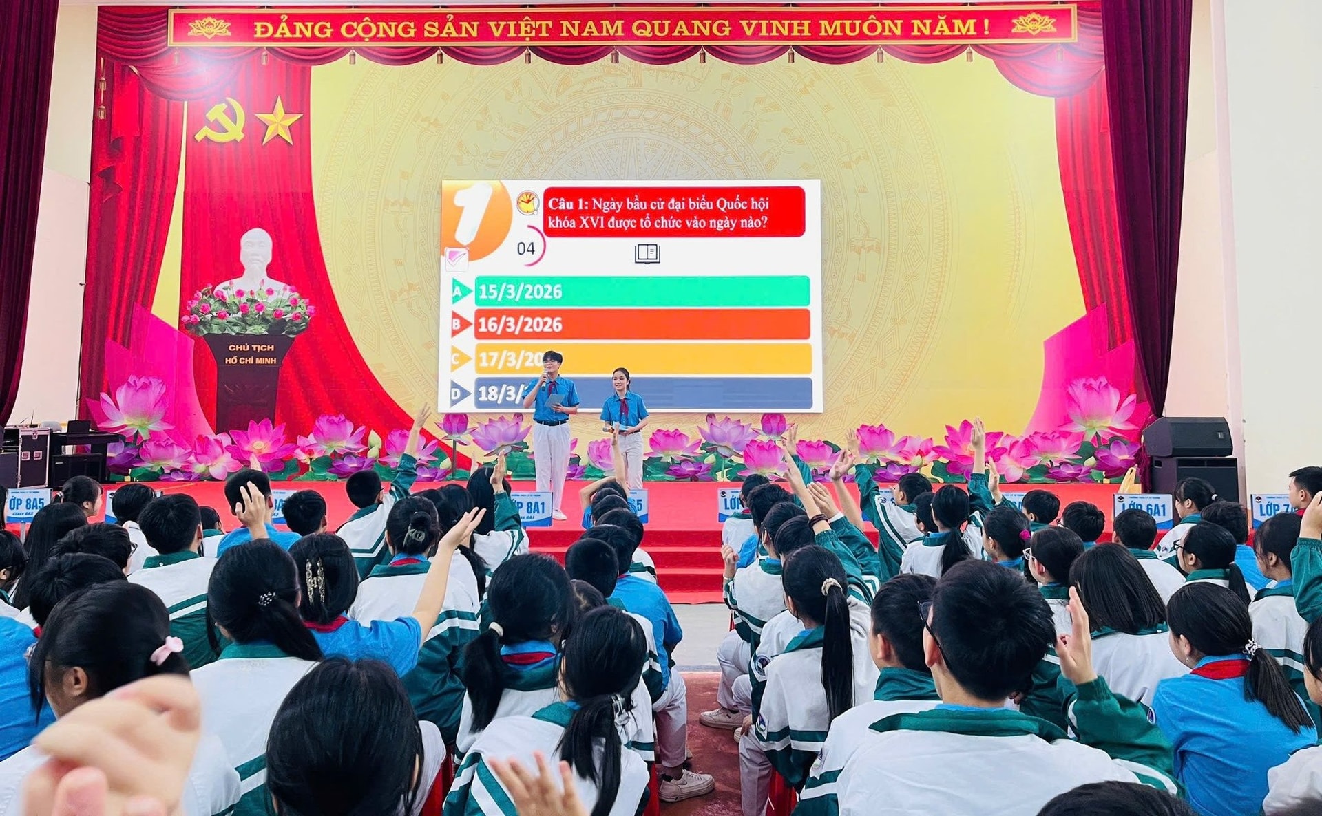 lao-cai-soi-noi-cong-tac-truoc-them-ngay-bau-cu-4.jpg