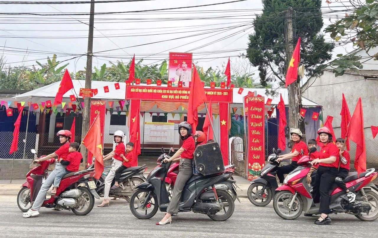 lao-cai-soi-noi-cong-tac-truoc-them-ngay-bau-cu-6.jpg