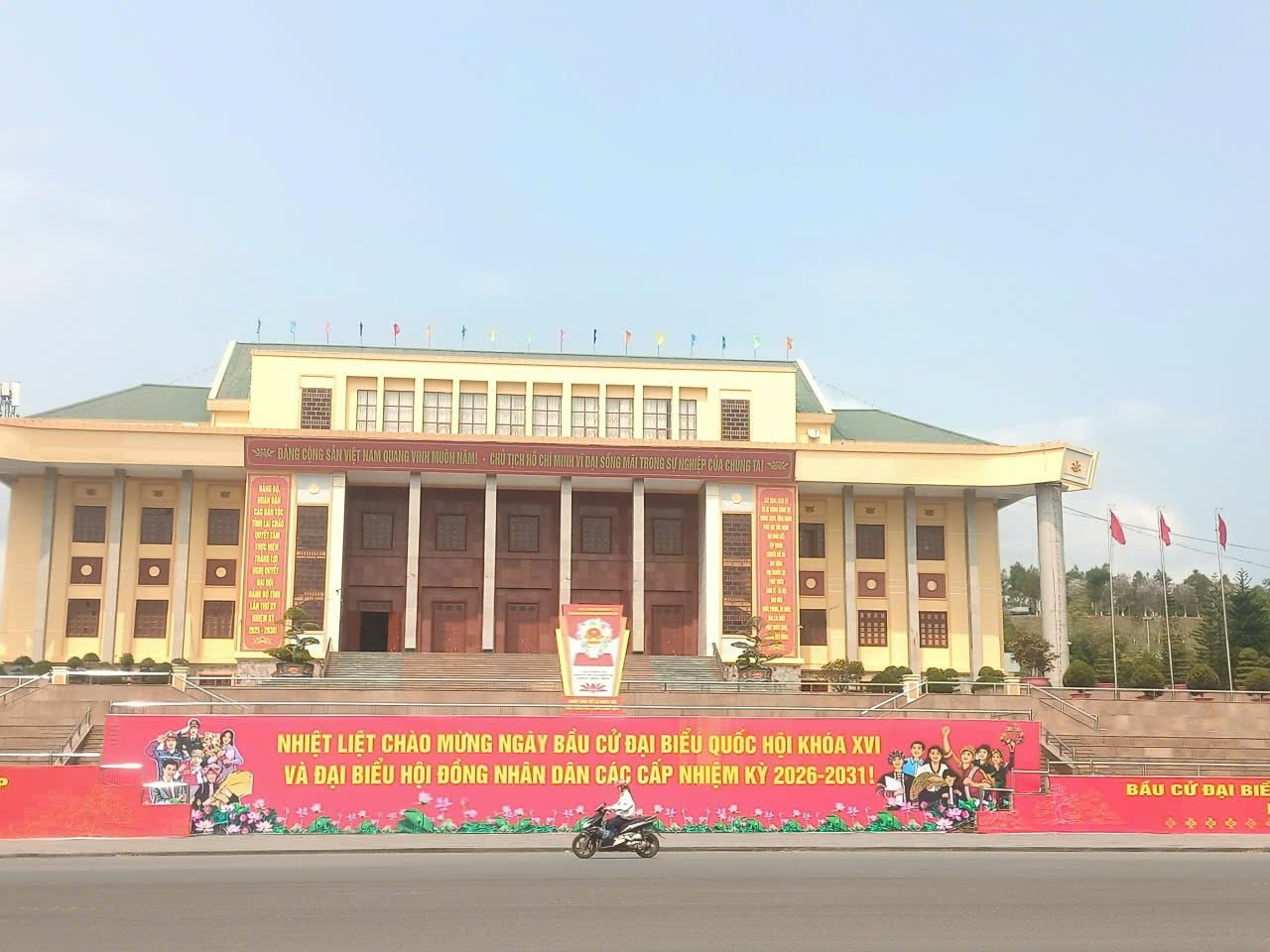 trung-tam.jpg