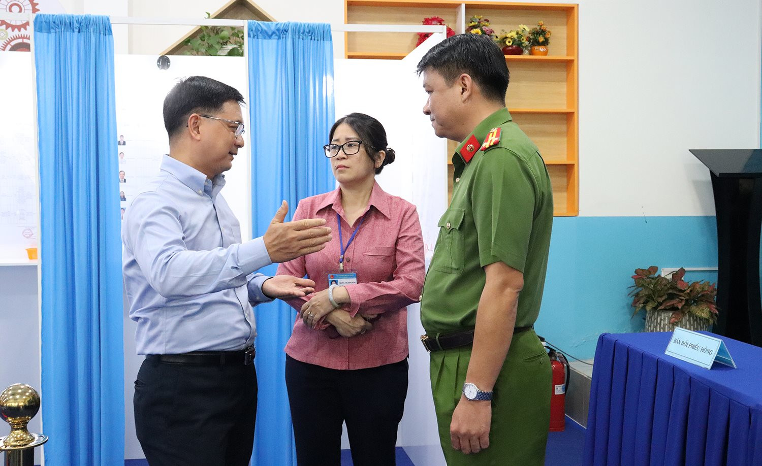 13.3.2026_pho-chu-tich-ubnd-tp-nguyen-manh-cuong-kiem-tra-cong-tac-bau-cu-12.jpg