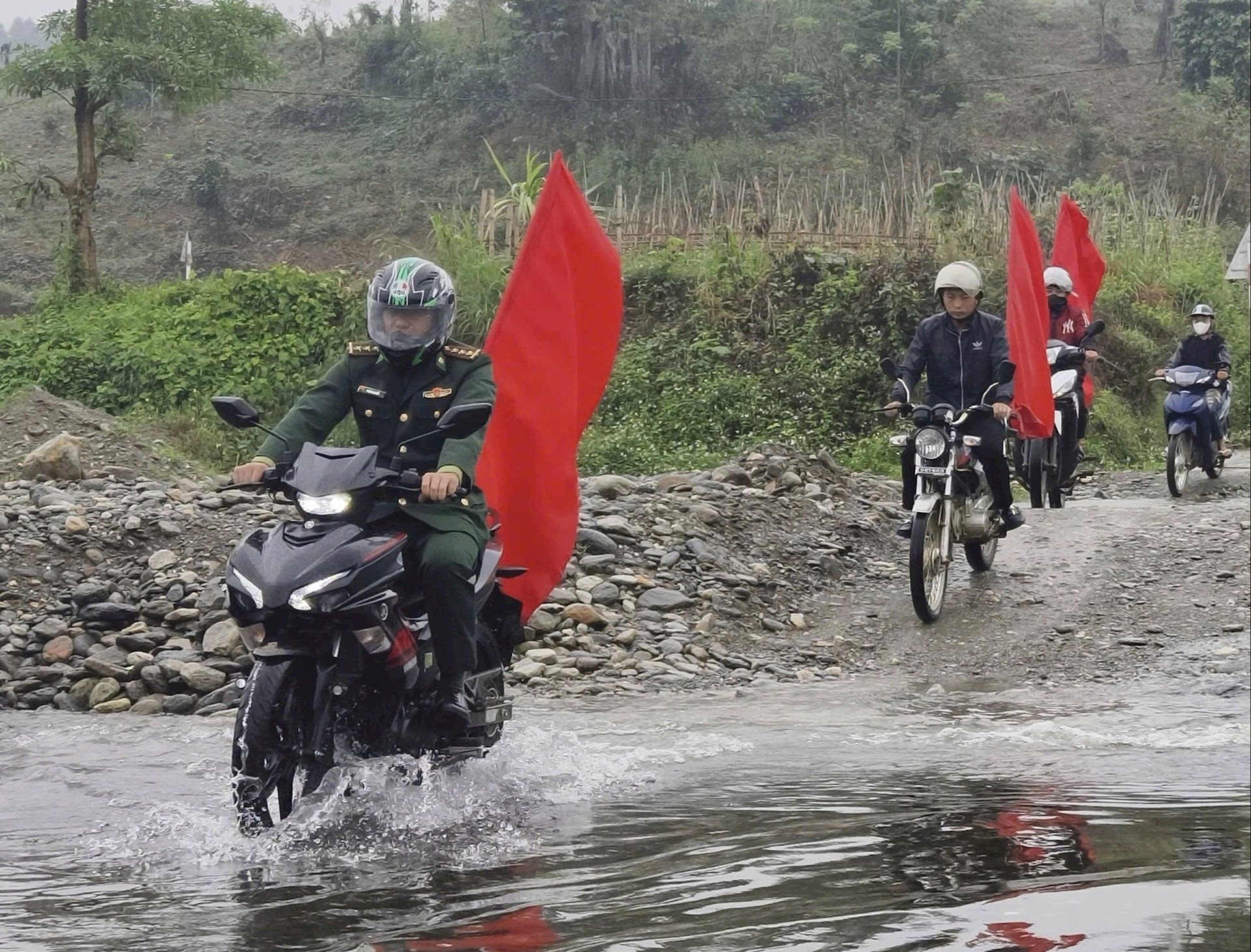 can-bo-chien-si-don-bien-phong-trinh-tuong.jpg