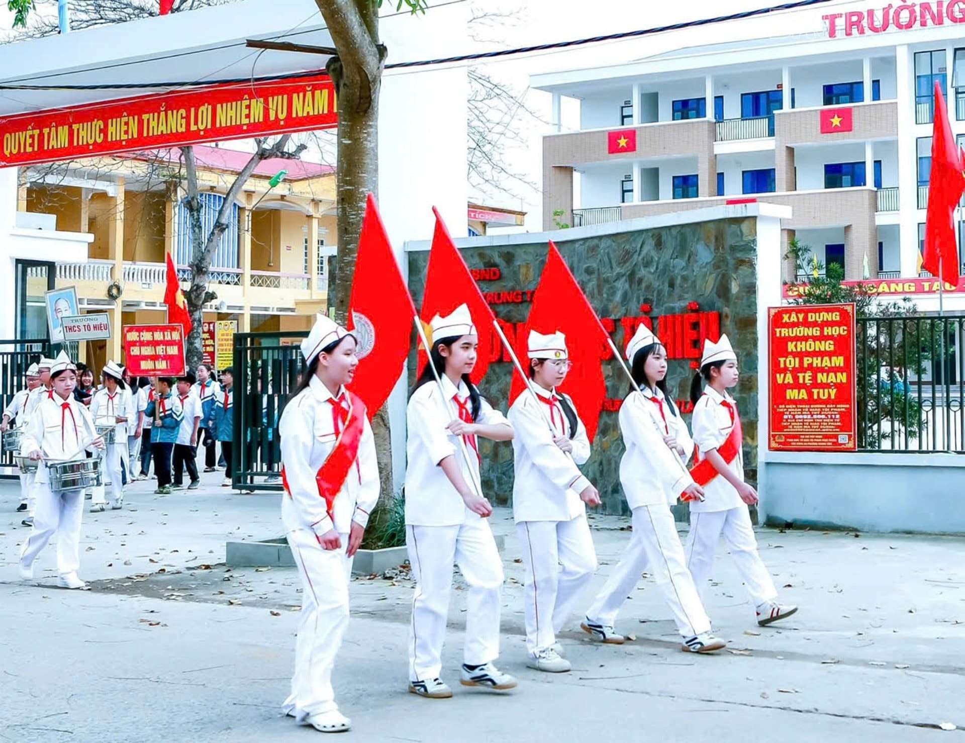 trung-tam.jpg