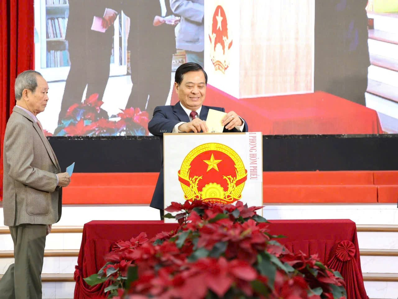 anh-hieu-chu-tich-phuong-kinh-bac.jpg