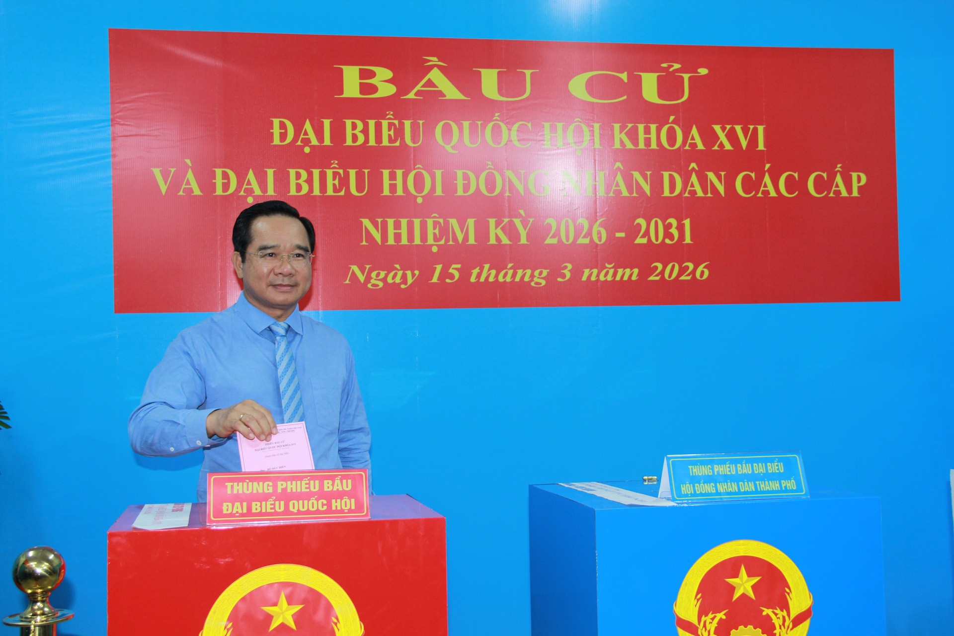 chu-tich-ubnd-tp.hcm-bo-phieu-1.jpg