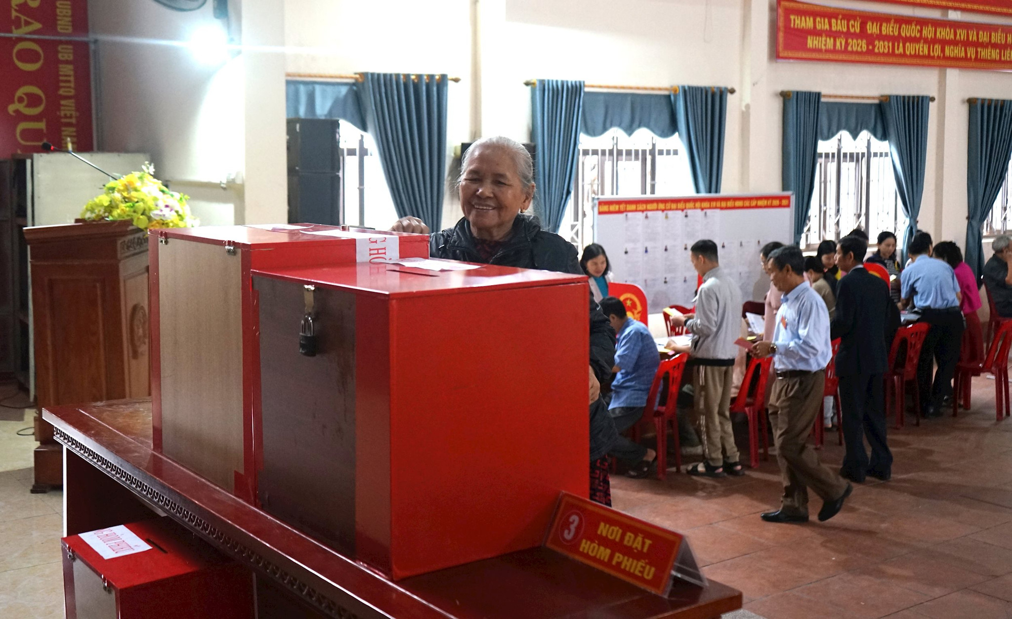 cu-tri-phan-khoi-di-bau-cu-o-my-dien-1.jpg