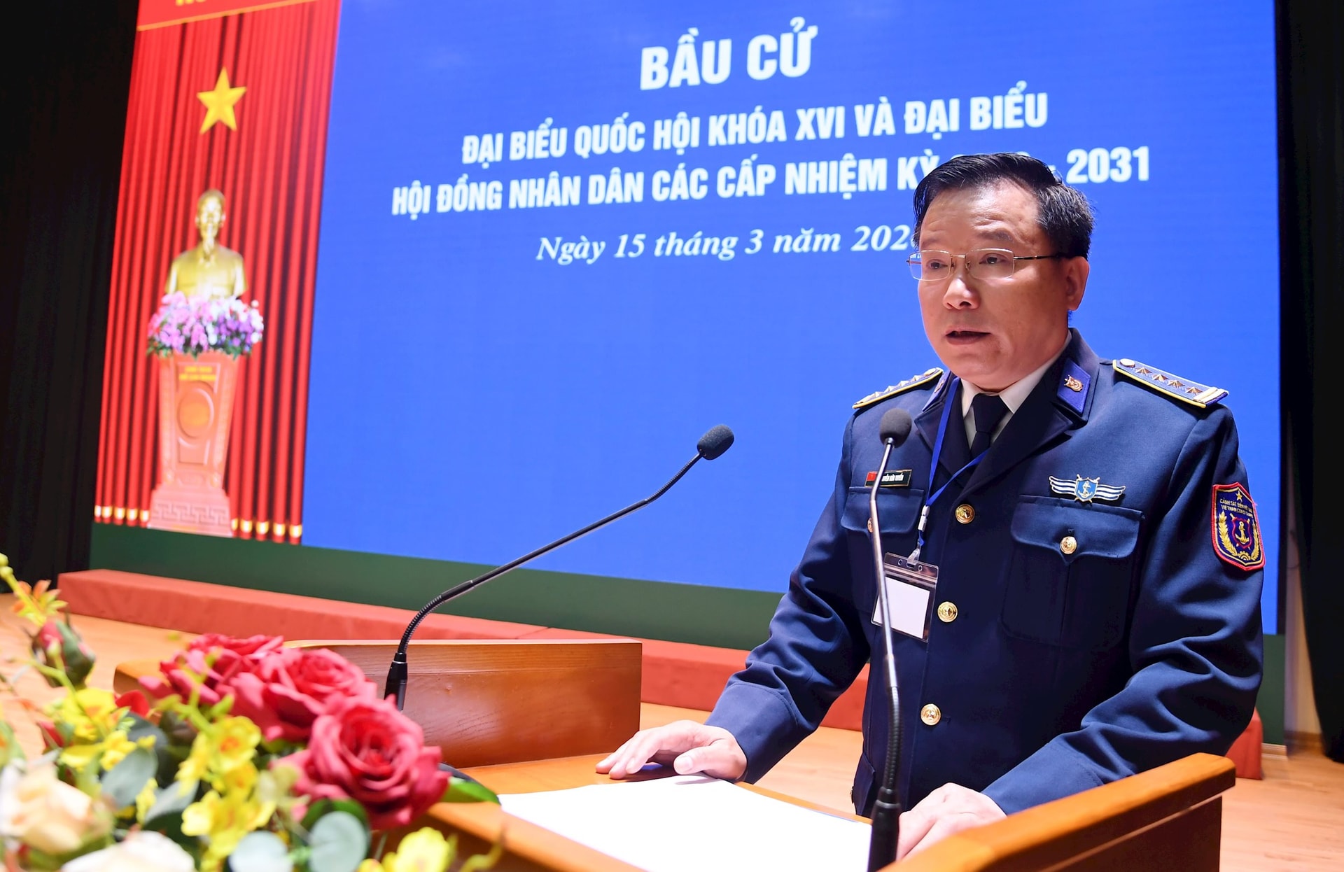 dai-ta-nguyen-huu-tuyen-pho-chinh-uy-vung-canh-sat-bien-1-to-truong-to-bau-cu-so-13-phuong-dong-hai-khai-mac-bau-cu.jpg