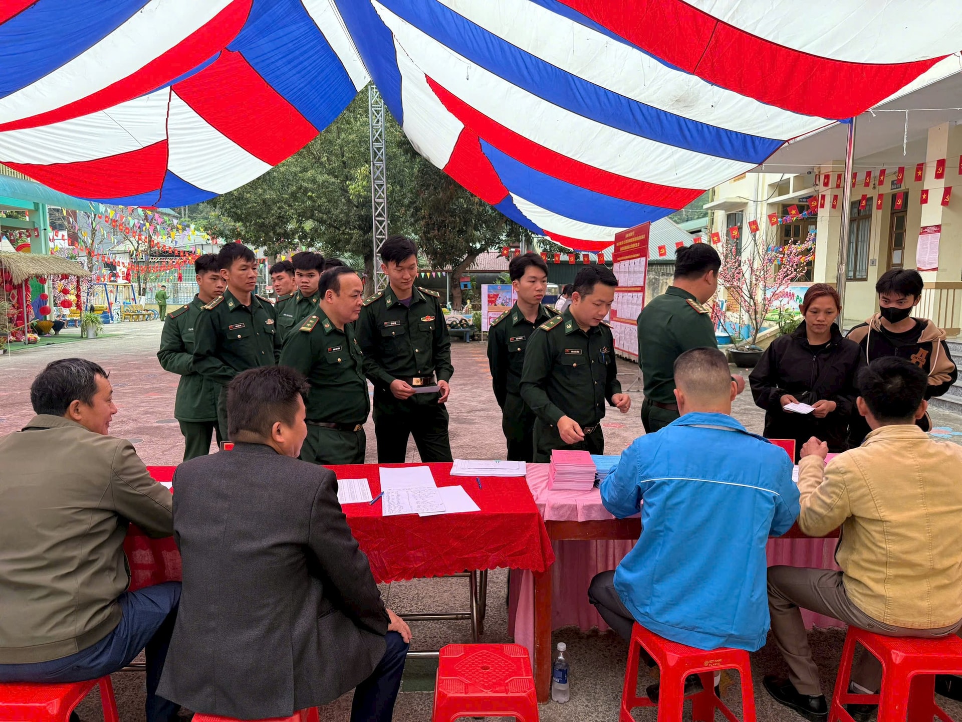 don-soc-giang.jpg