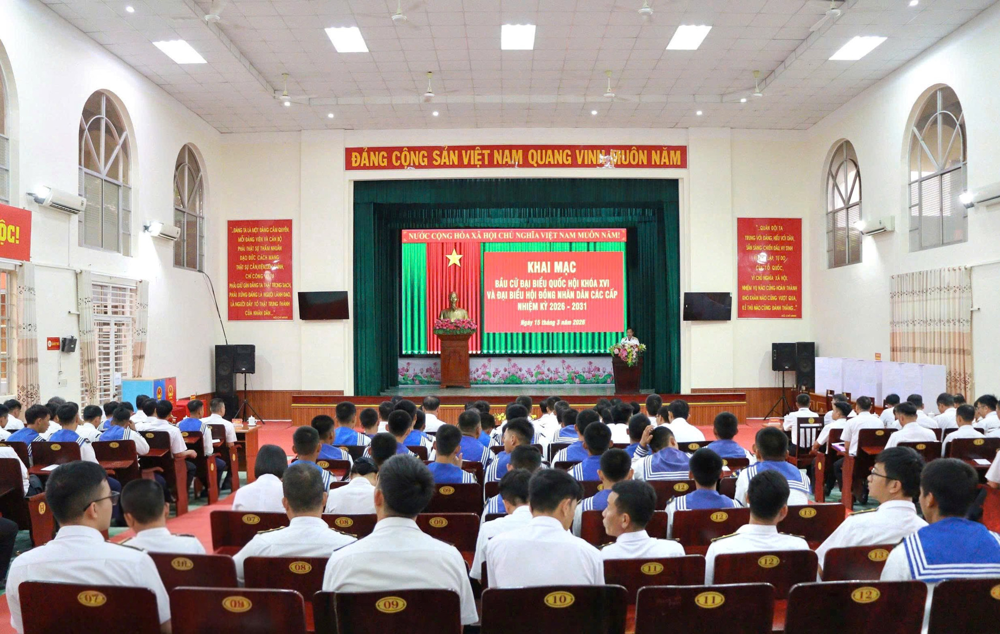dong-dao-can-bo-chien-si-lu-doan-101-tham-gia-bau-cu-tai-khu-vuc-bo-phieu-so-41.jpg