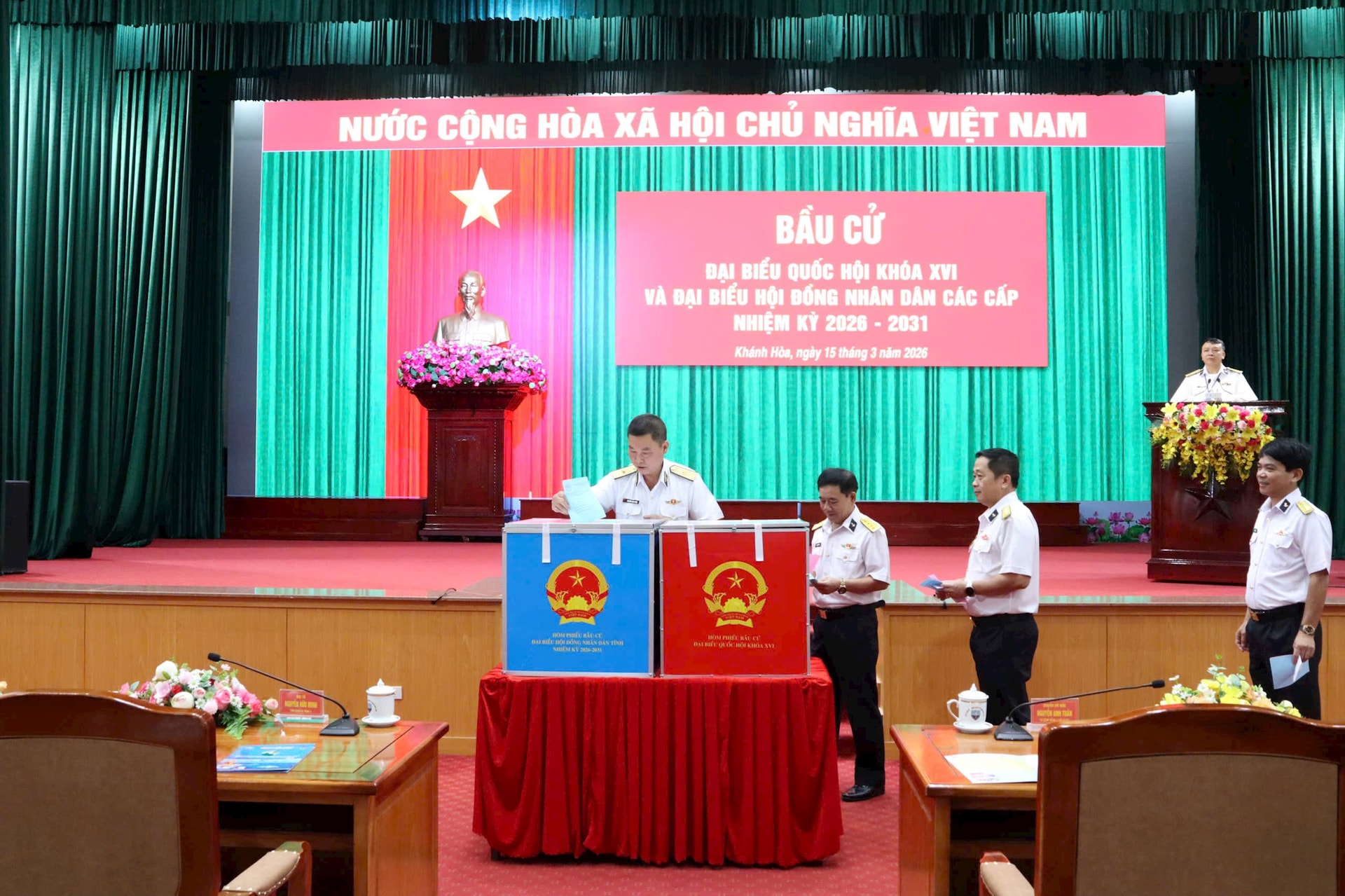 thu-truong-bo-tu-lenh-vung-4-hai-quan-tham-gia-bo-phieu-bau-cu-dai-bieu-quoc-hoi-khoa-xvi-va-dai-bieu-hdnd-cac-cap-nhiem-ky-2026-2031-tai-khu-vuc-bo-phieu-so-17-hoi-truong-bo-tu-lenh-vung-1-.jpg