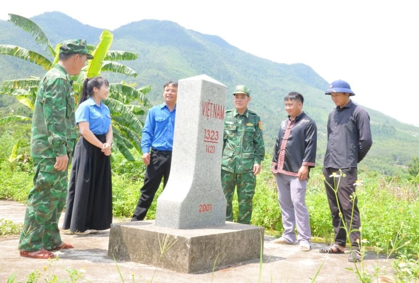 can-bo-don-bien-phong.jpg