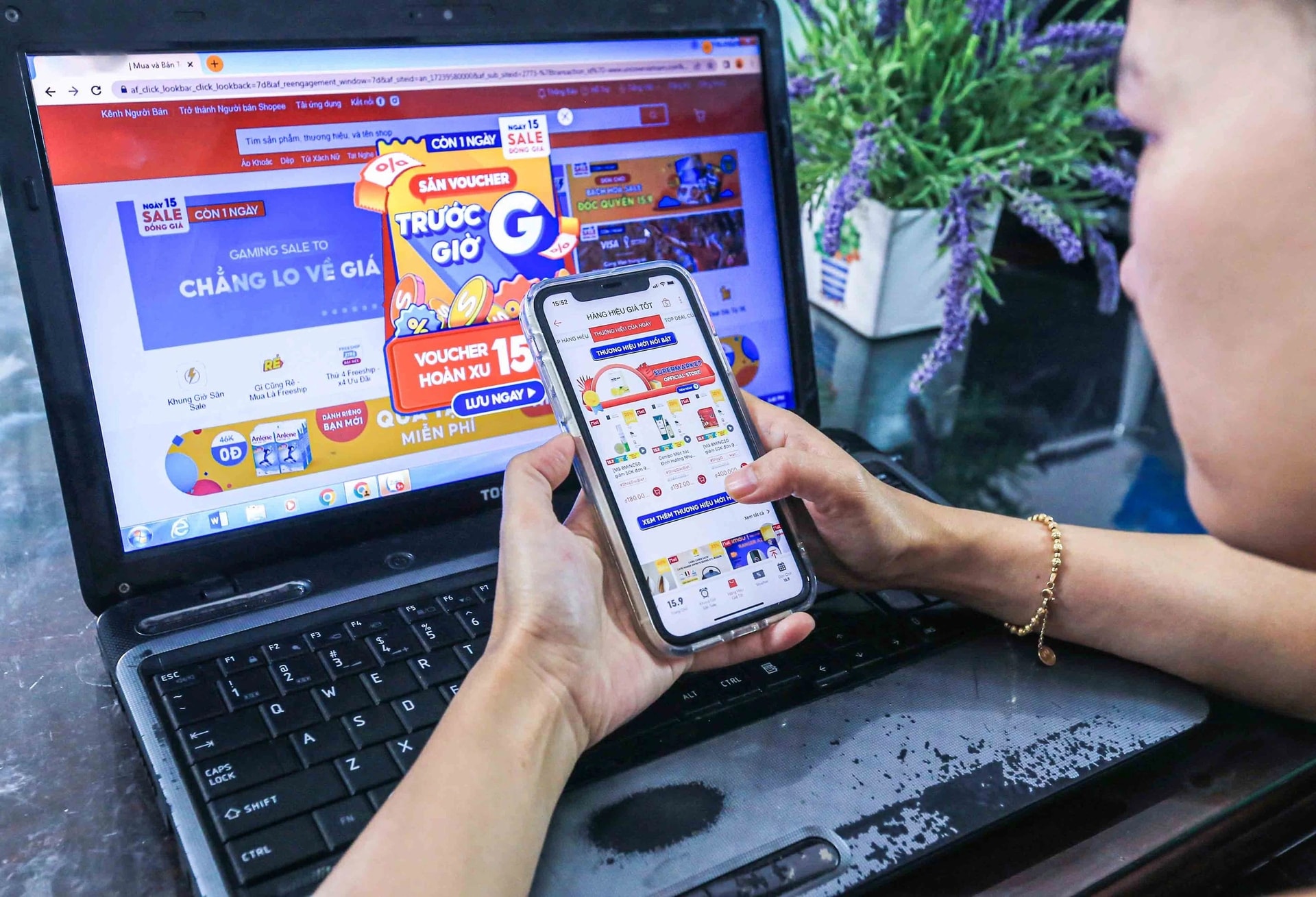 nguoi-dan-mua-sam-tren-cac-san-thuong-mai-dien-tu-mang-xa-hoi-mua-hang-online-anh-nhat-thinh-4-17449932438051890915879.jpg