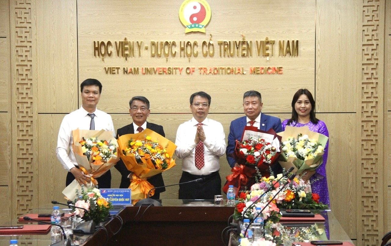 y-hoc.jpg