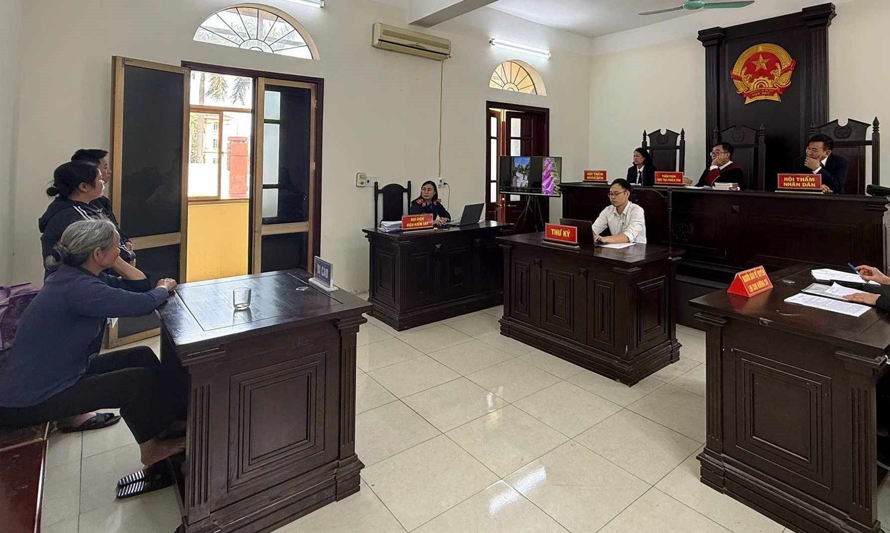 Phá tường do tranh chấp ranh giới đất, 3 bị cáo lĩnh án