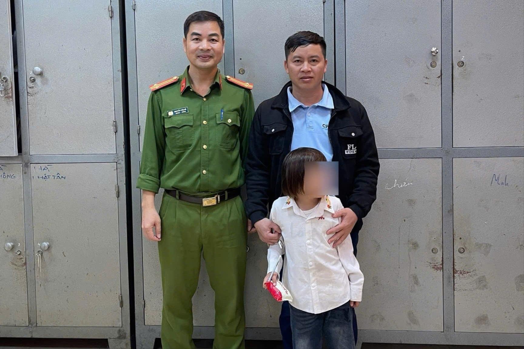 Cháu bé đi lạc đã về nhà an toàn