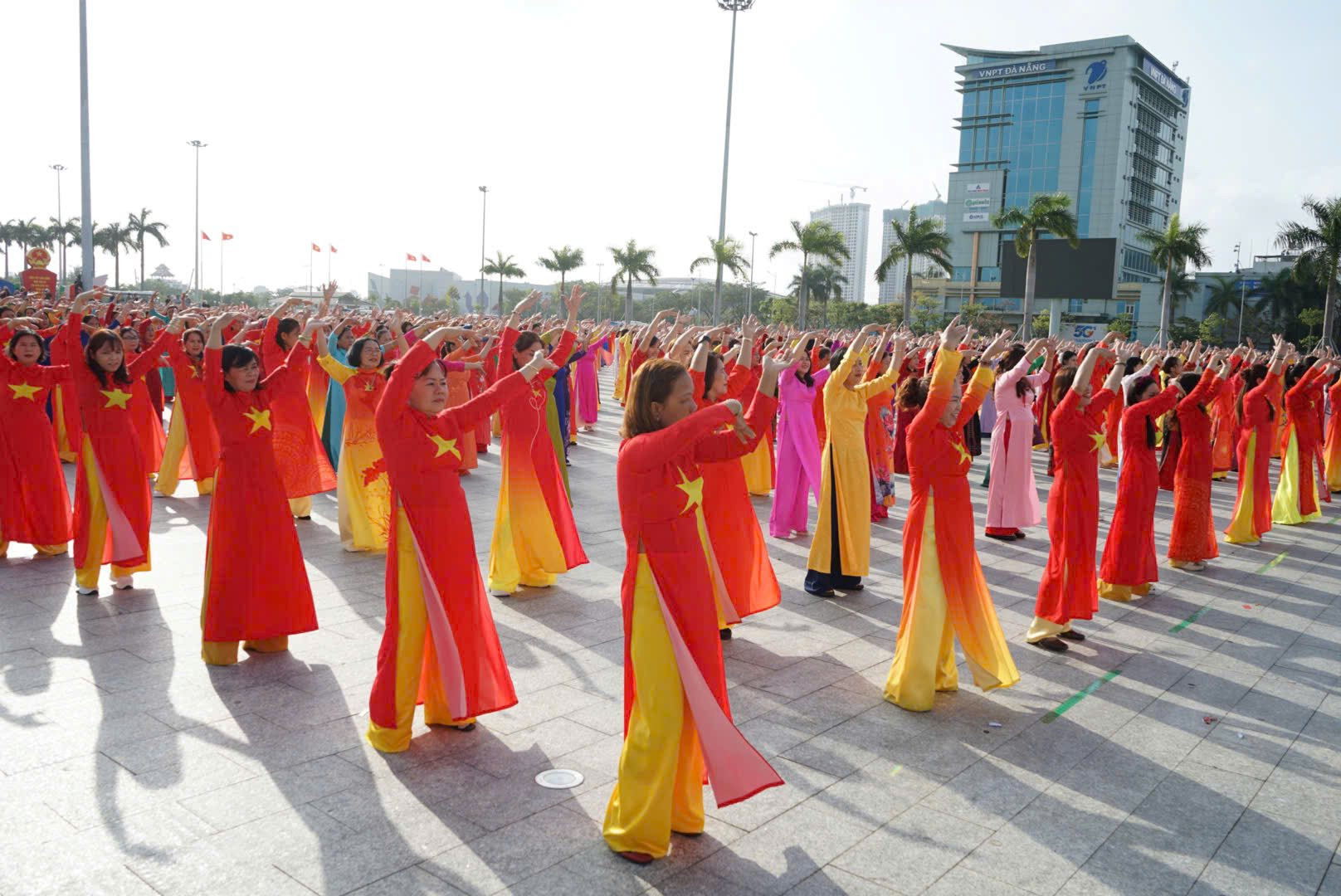 18-3-le-hoi-ao-dai9.jpg