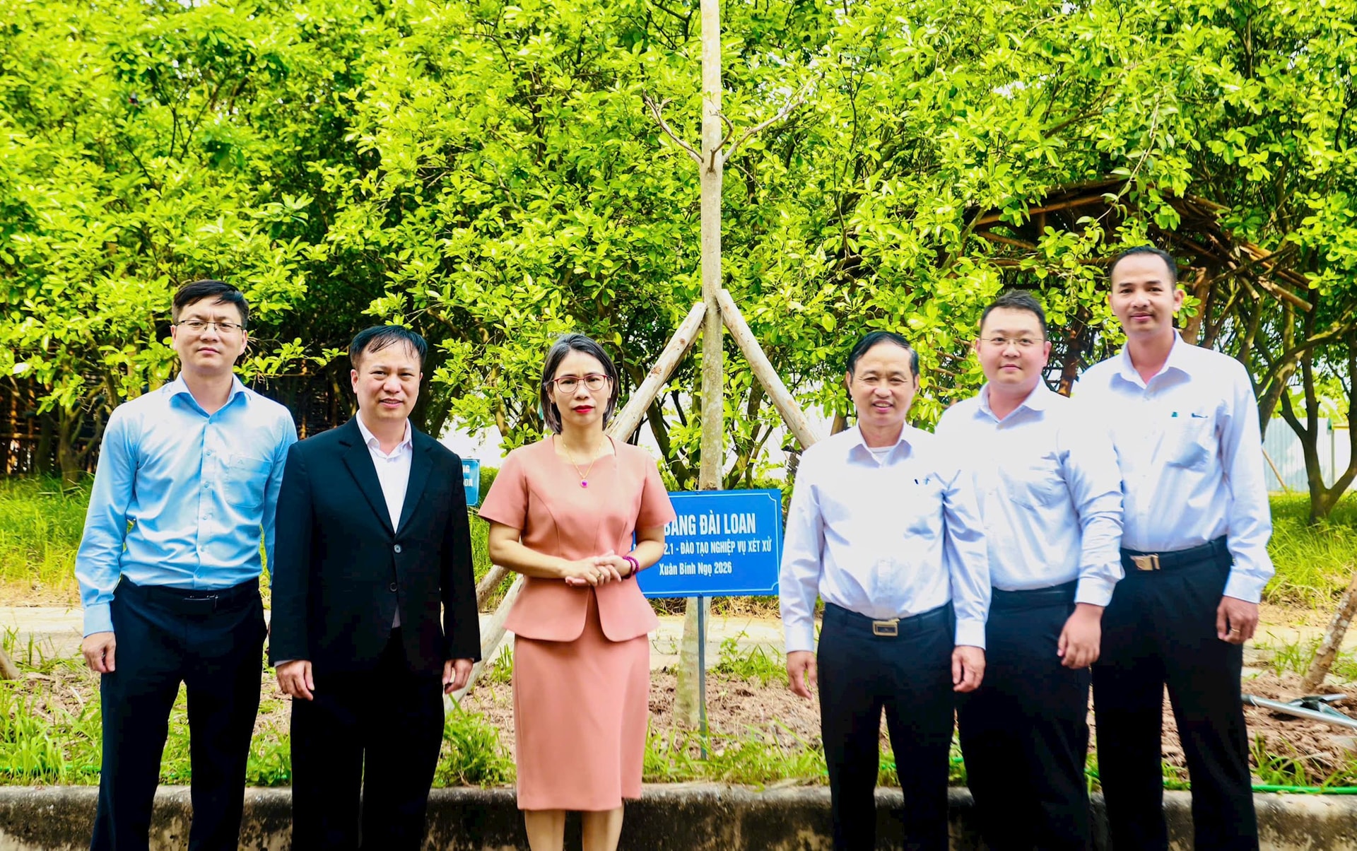 Học viện Tòa án hưởng ứng 