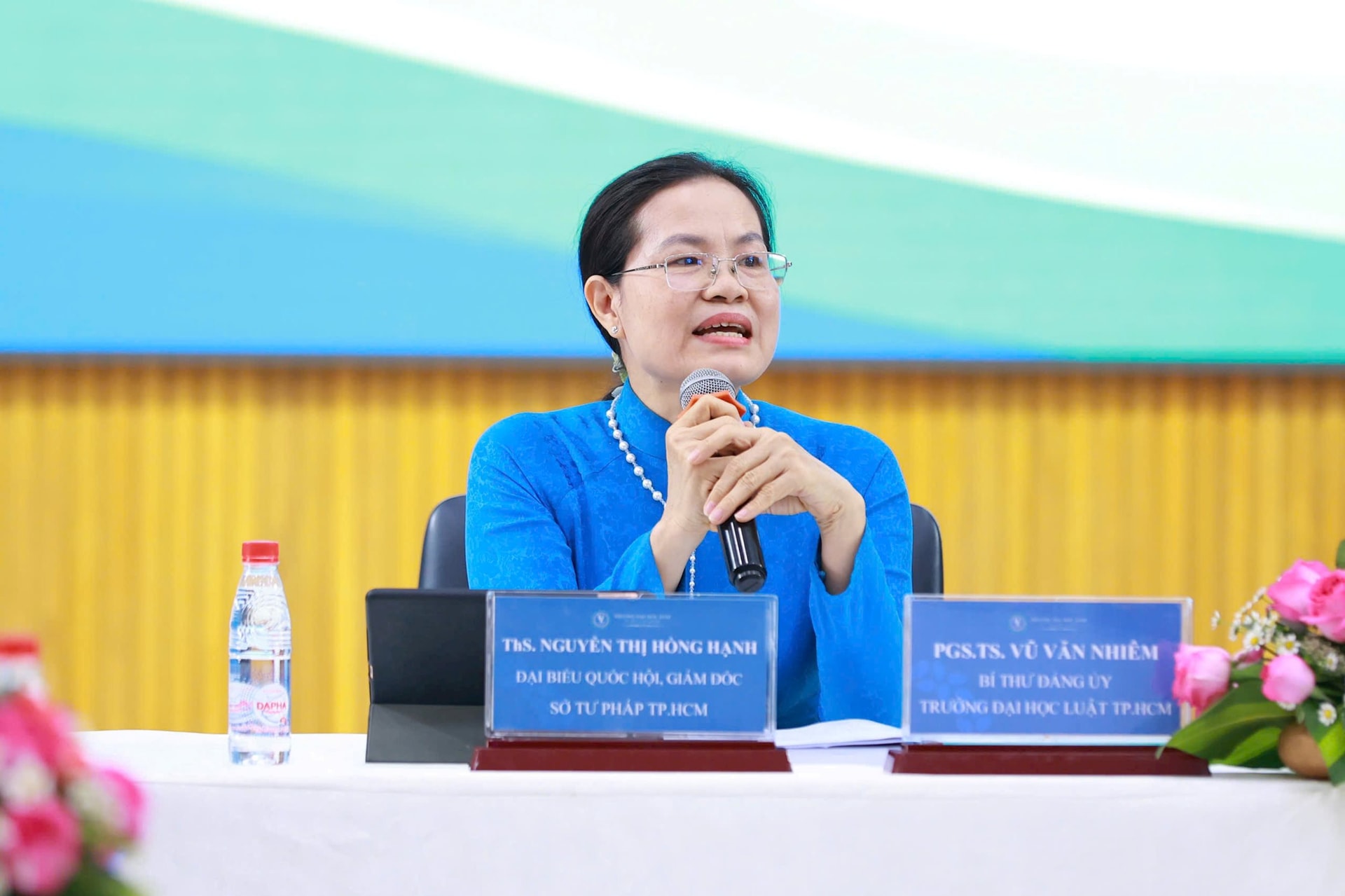 ba-nguyen-thi-hong-hanh-giam-doc-so-tu-phap-tphcm-phat-bieu-tai-hoi-thao.jpg