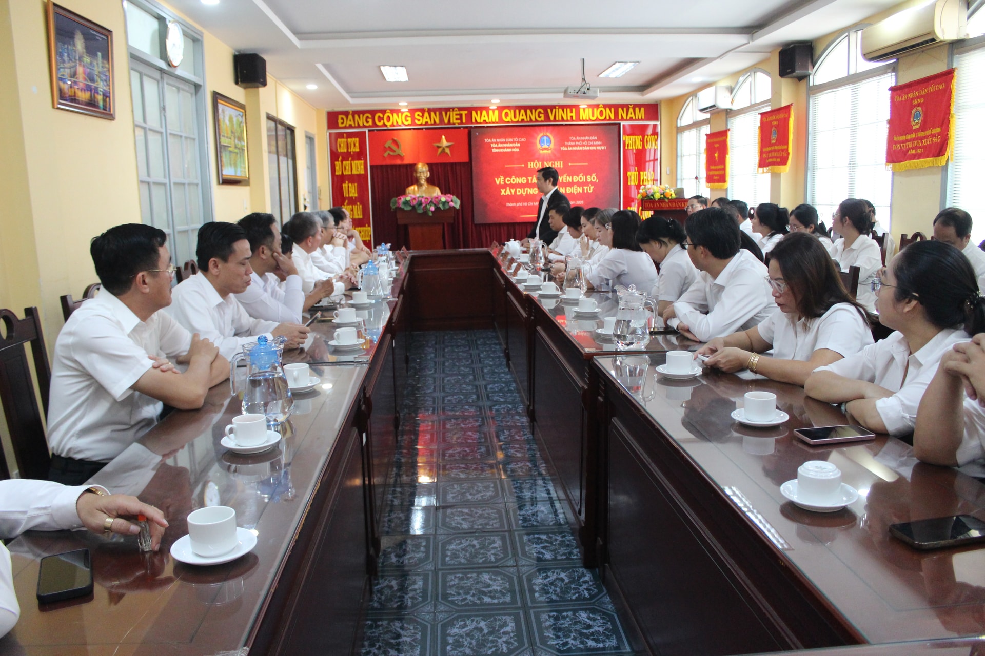 TAND tỉnh Khánh Hòa trao đổi kinh nghiệm xây dựng Tòa án điện tử với TAND khu vực 1 - TP.HCM