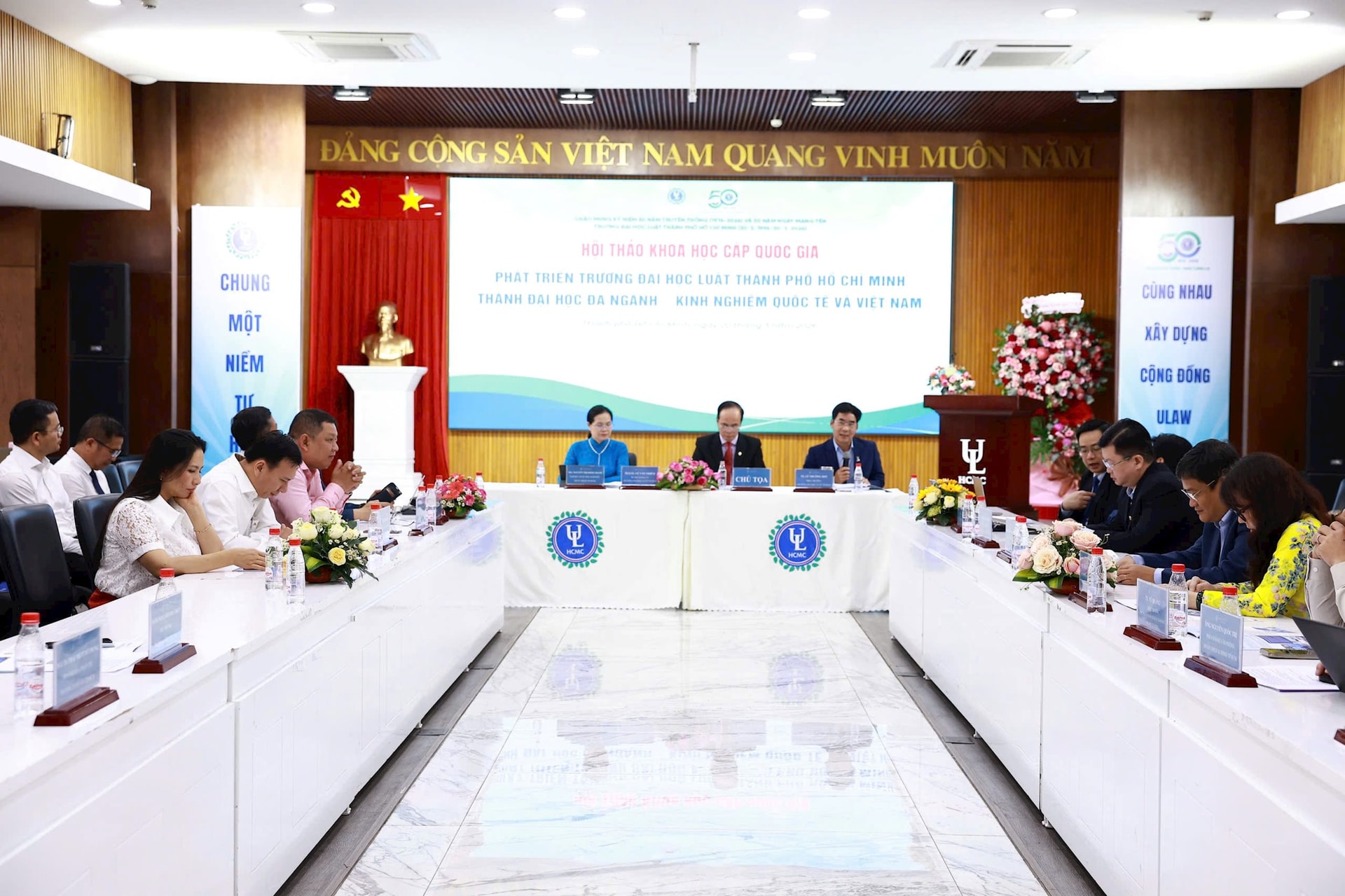 toan-canh-hoi-thao-1-.jpg