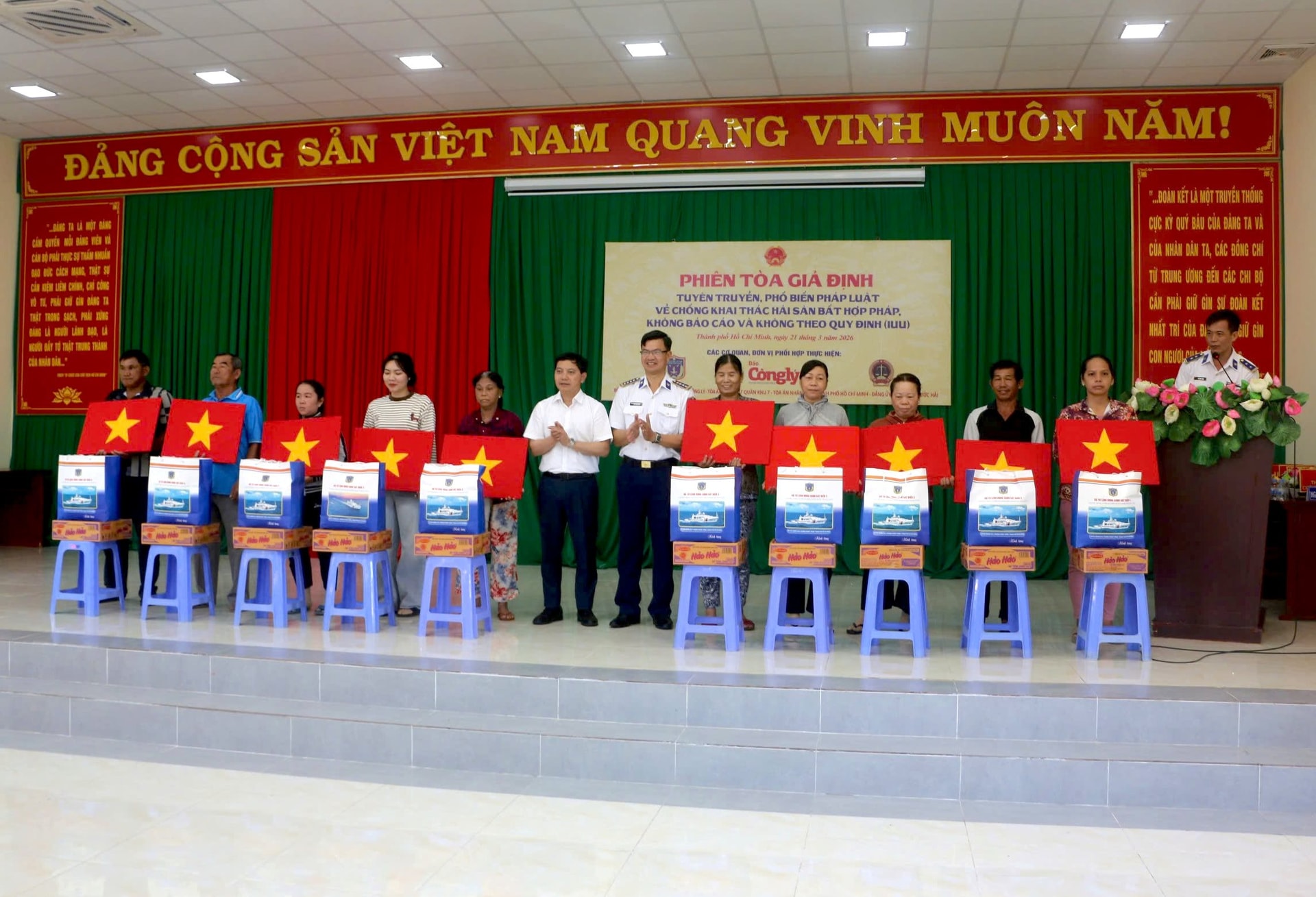 ' Trực quan hóa ' quy định pháp luật, ngư dân Phước Hải vững tin bám biển