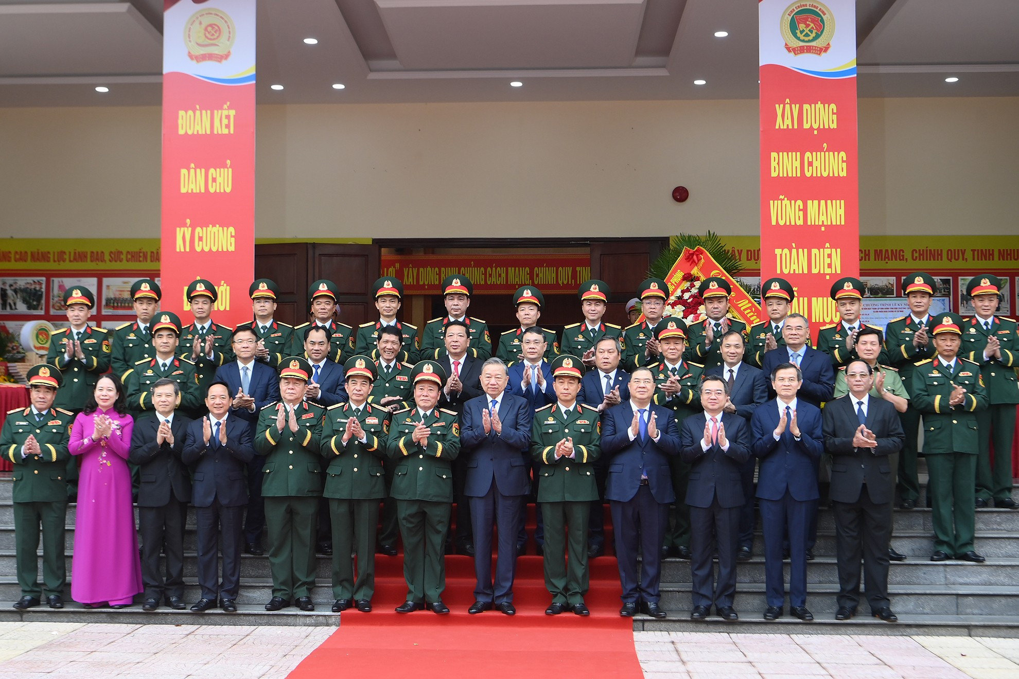 Tổng Bí thư Tô Lâm, các đồng chí lãnh đạo Đảng, Nhà nước và các đại biểu dự Lễ kỷ niệm 80 năm Ngày thành lập Binh chủng Công binh và đón nhận Huân chương Hồ Chí Minh. (Ảnh: ĐĂNG KHOA) a1-bnd-3729.jpg
