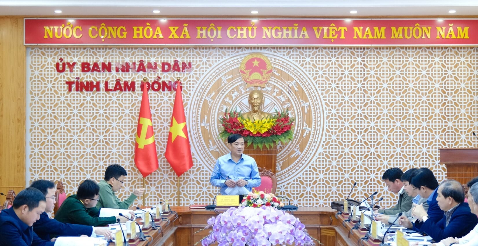 1-quang-canh-buoi-lam-viec-da-sua.jpg