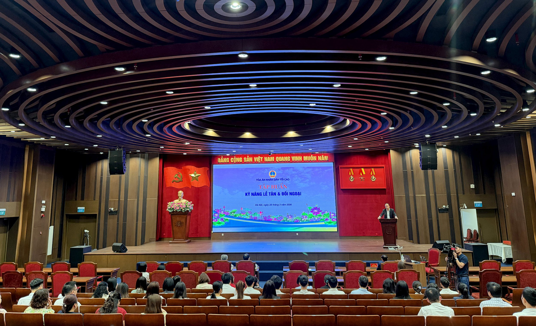tap-huan-doi-ngoai1.jpg