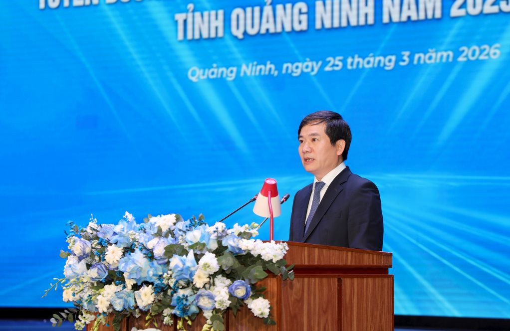 2-dong-chi-vu-quyet-tien.jpeg