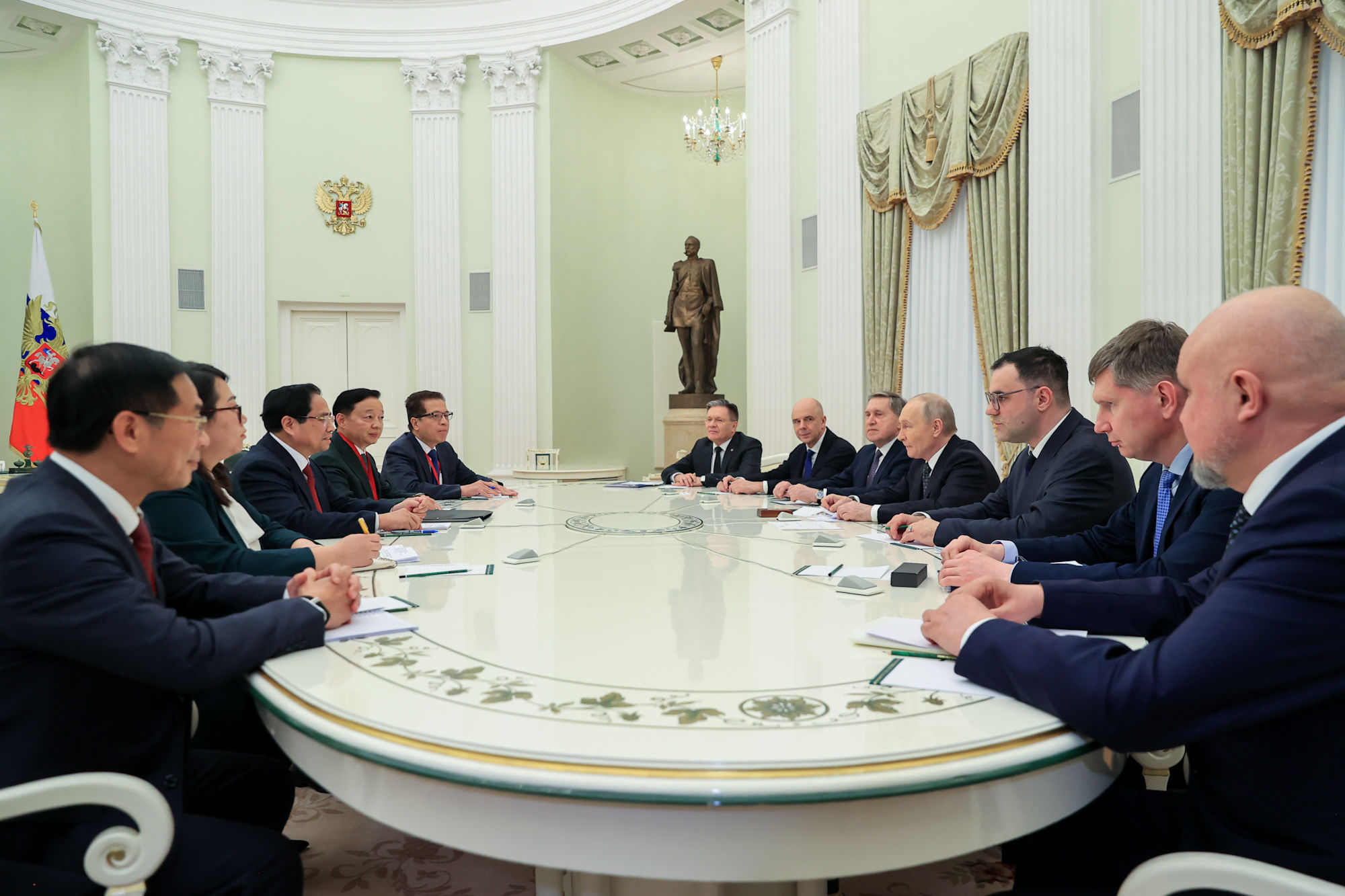 Thủ tướng Phạm Minh Chính hội kiến Tổng thống Liên bang Nga Vladimir Putin- Ảnh 4.