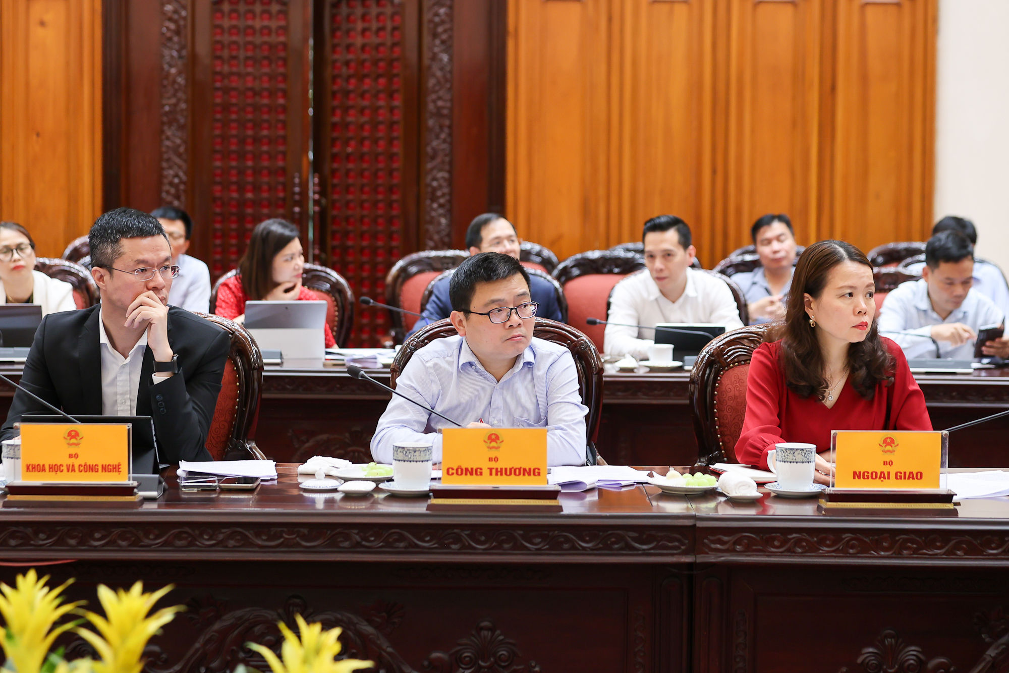 Thủ tướng: Không để thiếu nguồn cung xăng dầu; khẩn trương xây dựng kho dự trữ chiến lược- Ảnh 7. Thủ tướng: Không để thiếu nguồn cung xăng dầu; khẩn trương xây dựng kho dự trữ chiến lược- Ảnh 7.