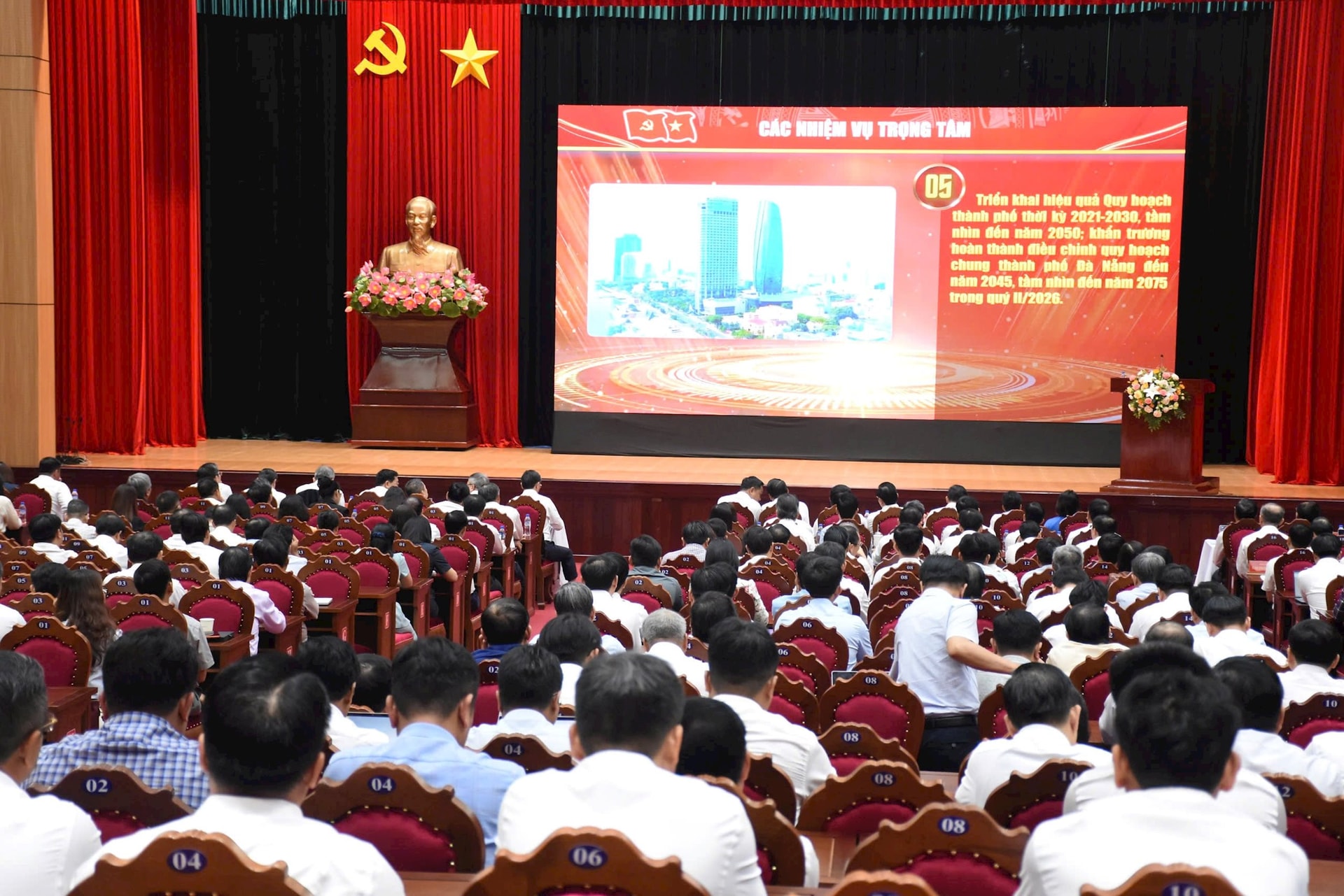 Đà Nẵng yêu cầu chuyển mạnh từ “an toàn” sang “quyết liệt” trong điều hành