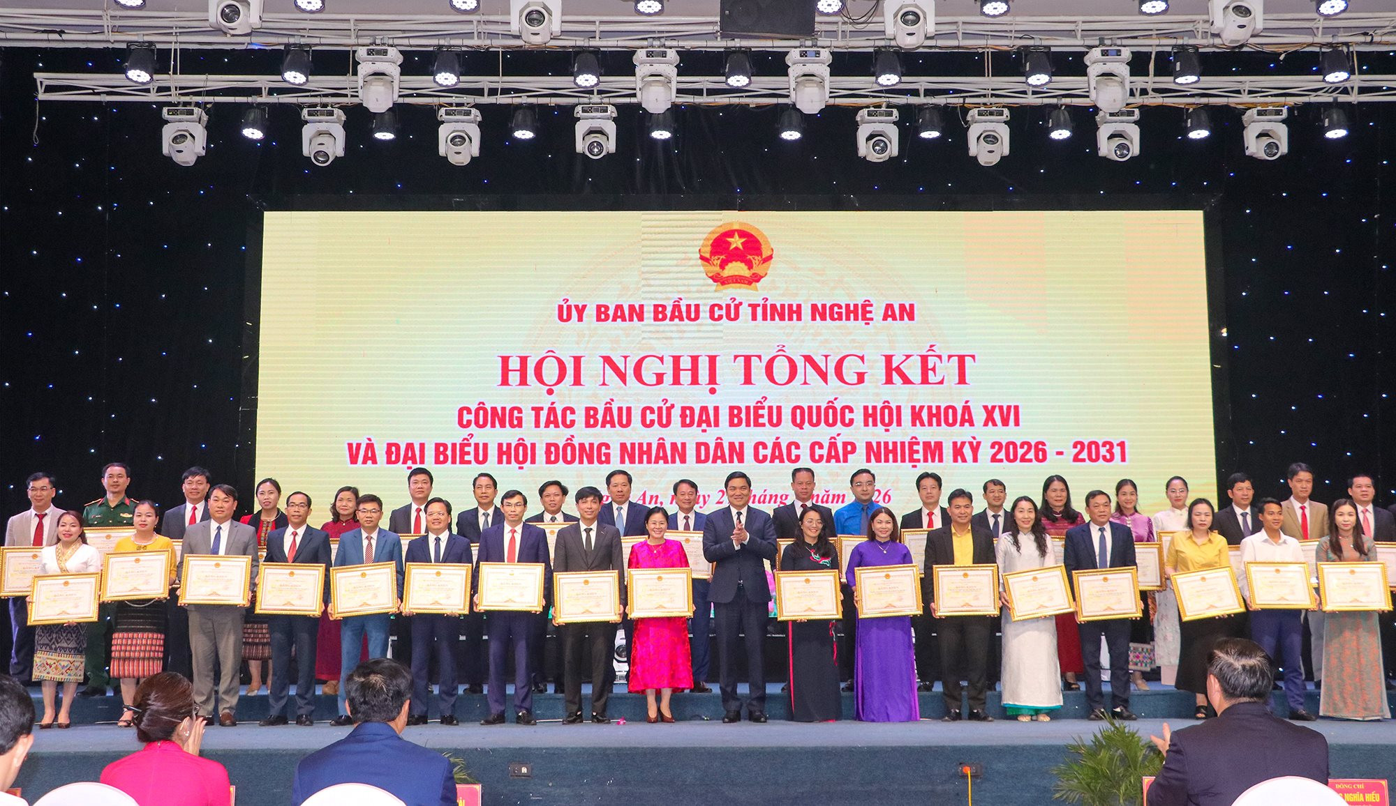 bang-khen-ub-tinh-cho-tap-the.jpg
