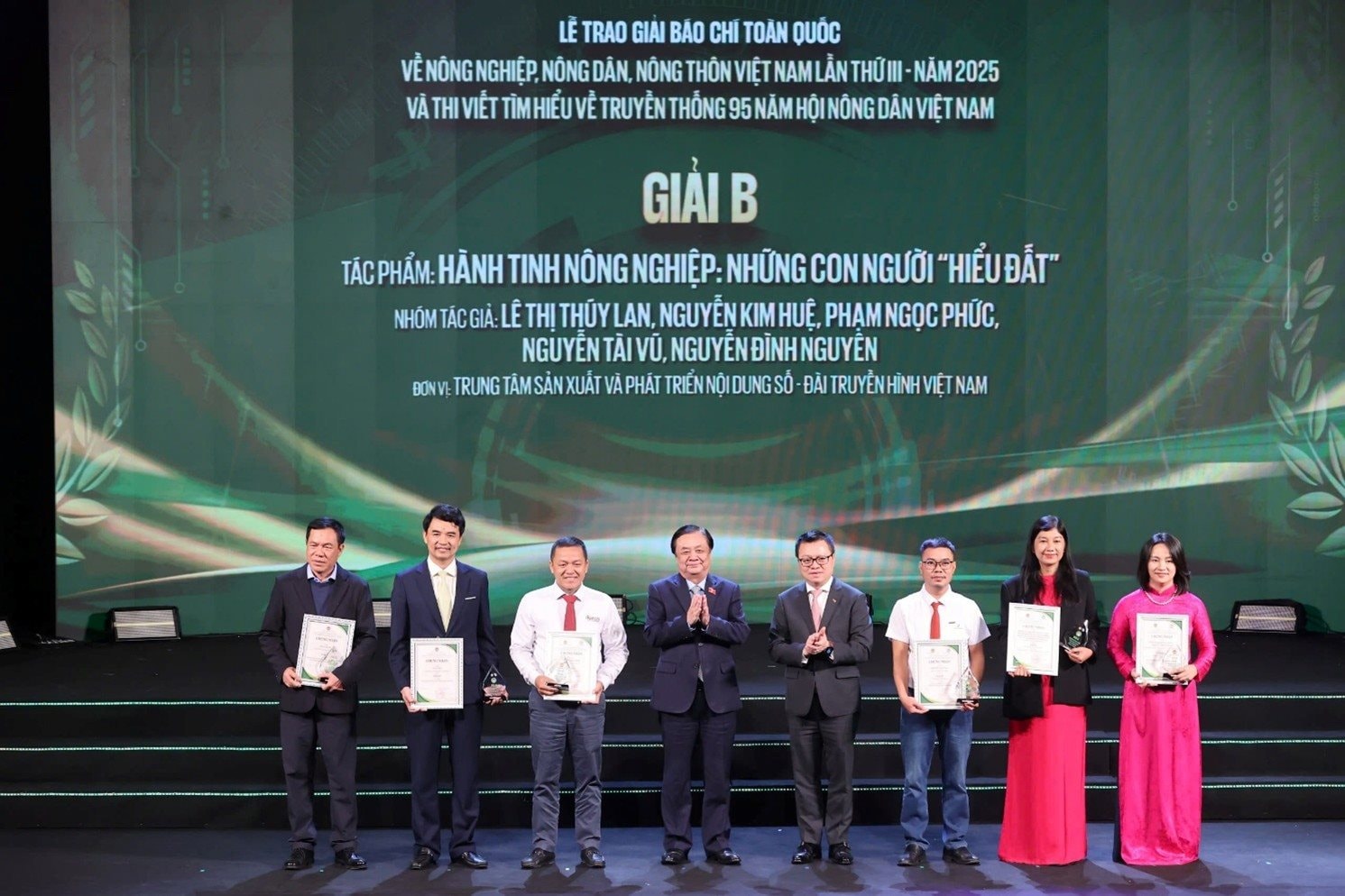 giaibaochi2.jpg