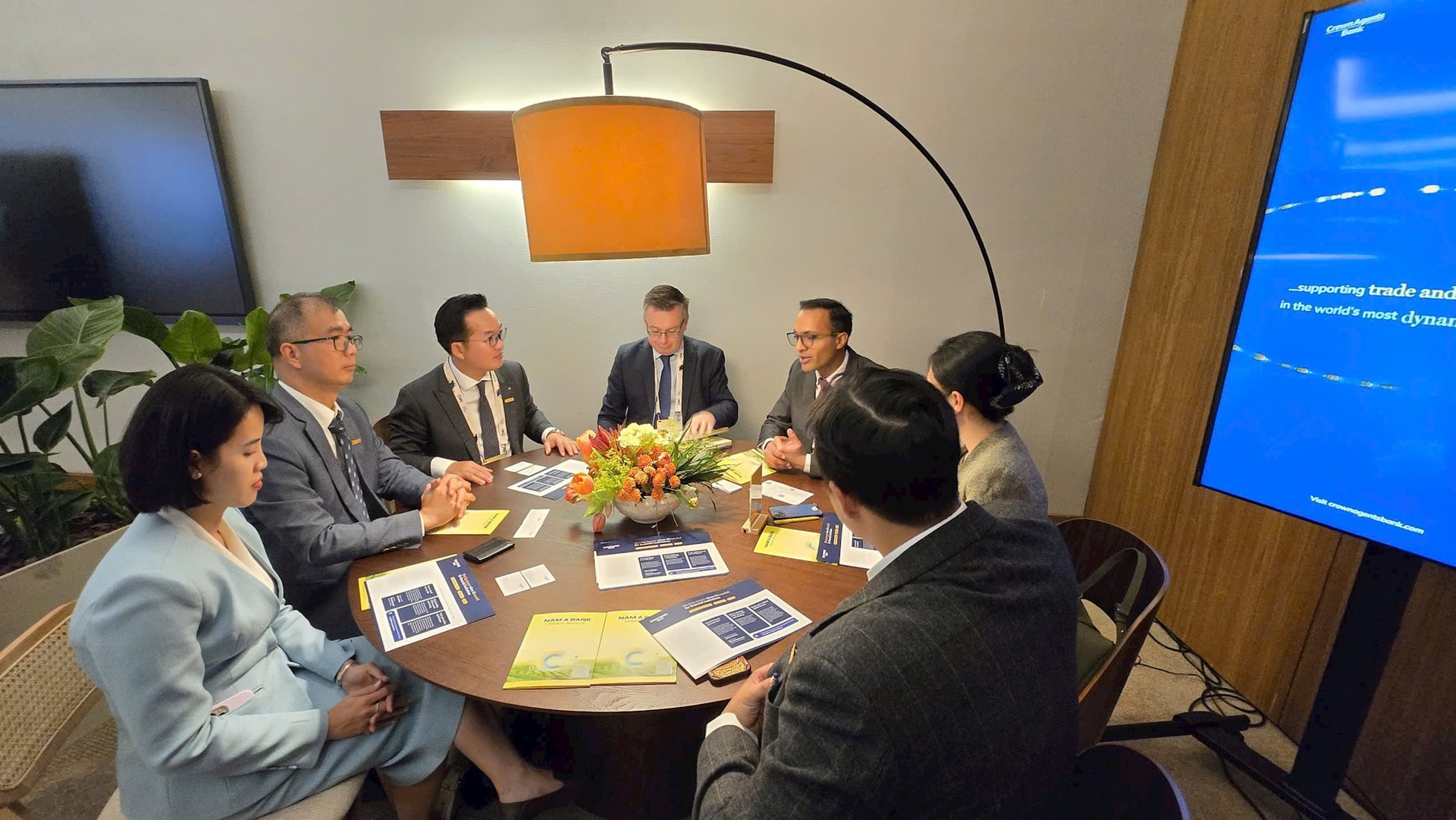 hinh-1-nh-crown-agent-bank.jpg