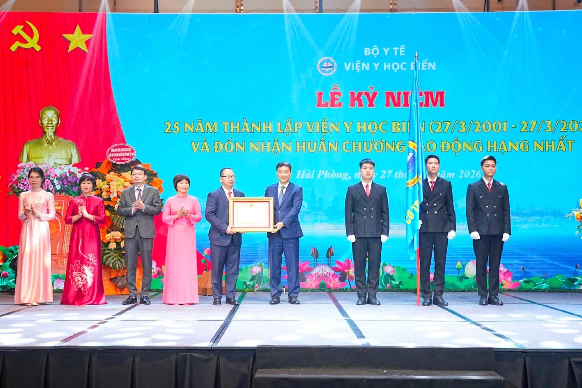 Viện Y học biển đón nhận Huân chương Lao động hạng Nhất