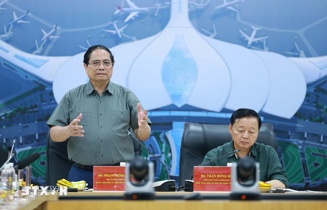 Thủ tướng Phạm Minh Chính làm việc với các đơn vị thi công dự án Cảng hàng không quốc tế Long Thành (Đồng Nai). (Ảnh: Dương Giang/TTXVN) ttxvn-thu-tuong-kiem-tra-don-doc-thi-cong-du-an-cang-hang-khong-quoc-te-long-thanh-2905-10.jpg