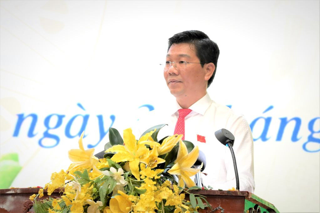 1351766_uy_vien_ban_chap_hanh_trung_uong_dang_pho_bi_thu_thuong_truc_tinh_uy_chu_tich_hdnd_tinh_khoa_x_nguyen_manh_hung_phat_bieu_khai_mac_ky_hop_09142530.jpg