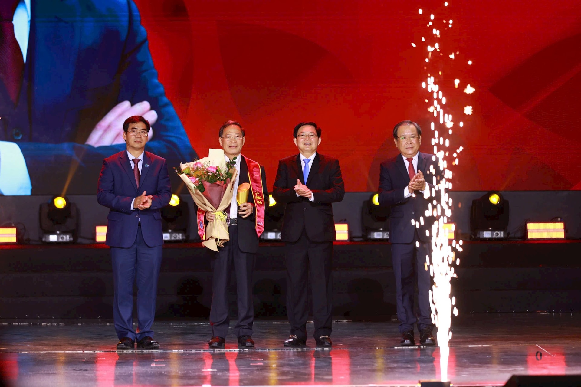 gs.tskh.-dao-tri-uc-nguyen-vien-truong-vien-nha-nuoc-va-phap-luat-duoc-vinh-danh-o-hang-muc-sang-tao-cua-giai-thuong-tinh-hoa-phap-ly-legal-elite-award-2026-.jpg