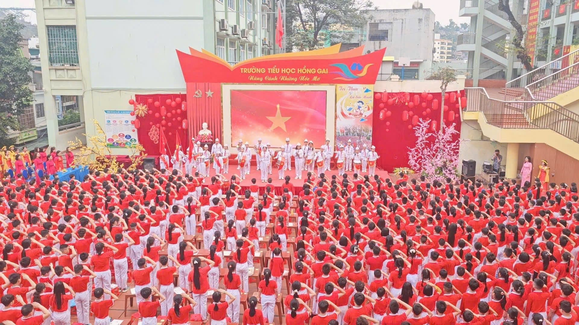 tieu-hoc-hong-gai.jpeg