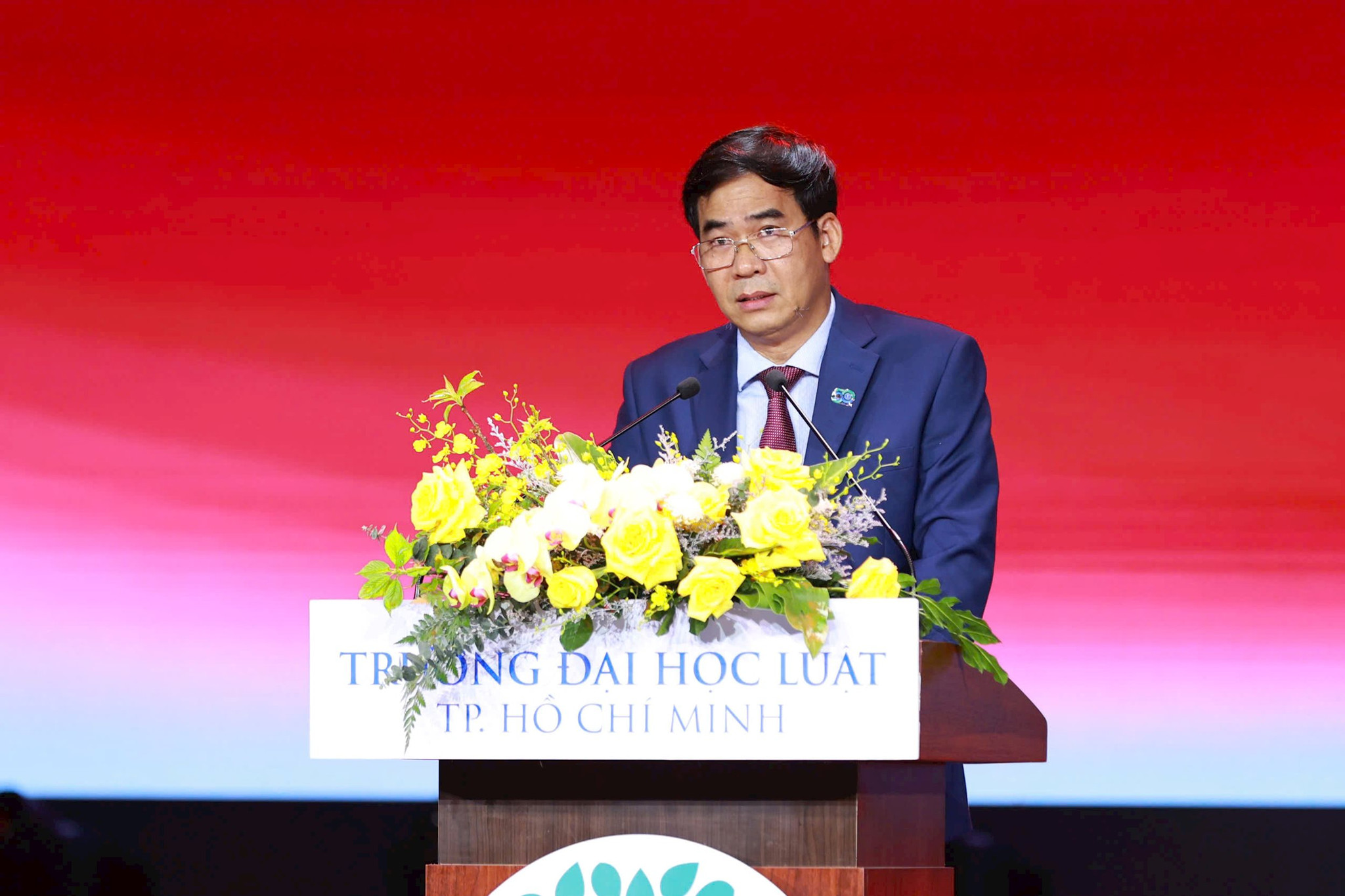 ts.-le-truong-son-hieu-truong-ulaw-phat-bieu-tai-buoi-le.jpg