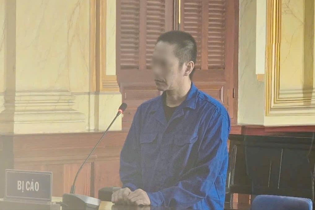 Cha dượng xâm hại con riêng của vợ