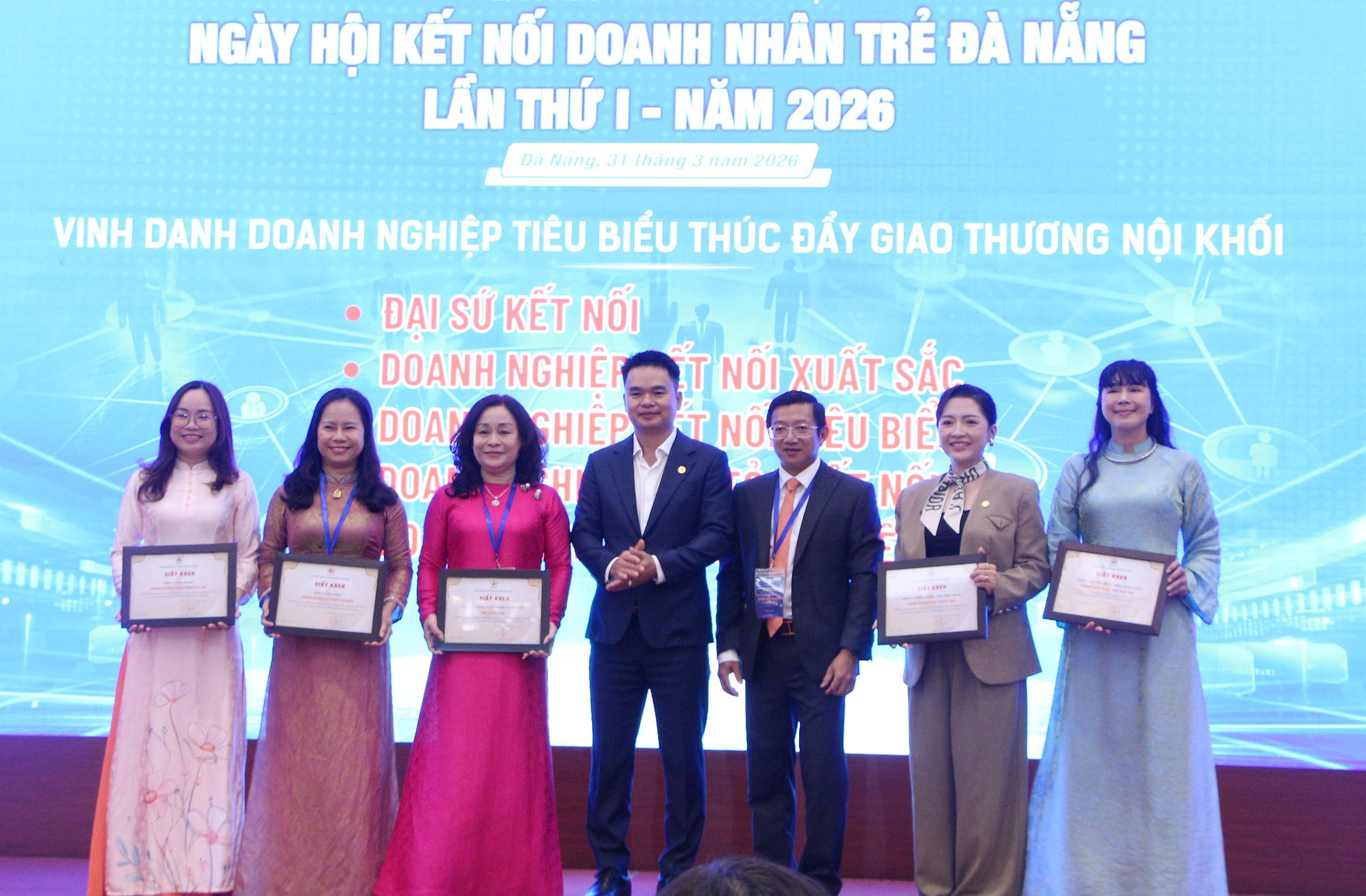 1-ton-vinh-cac-doanh-nghiep-copy-copy.jpg