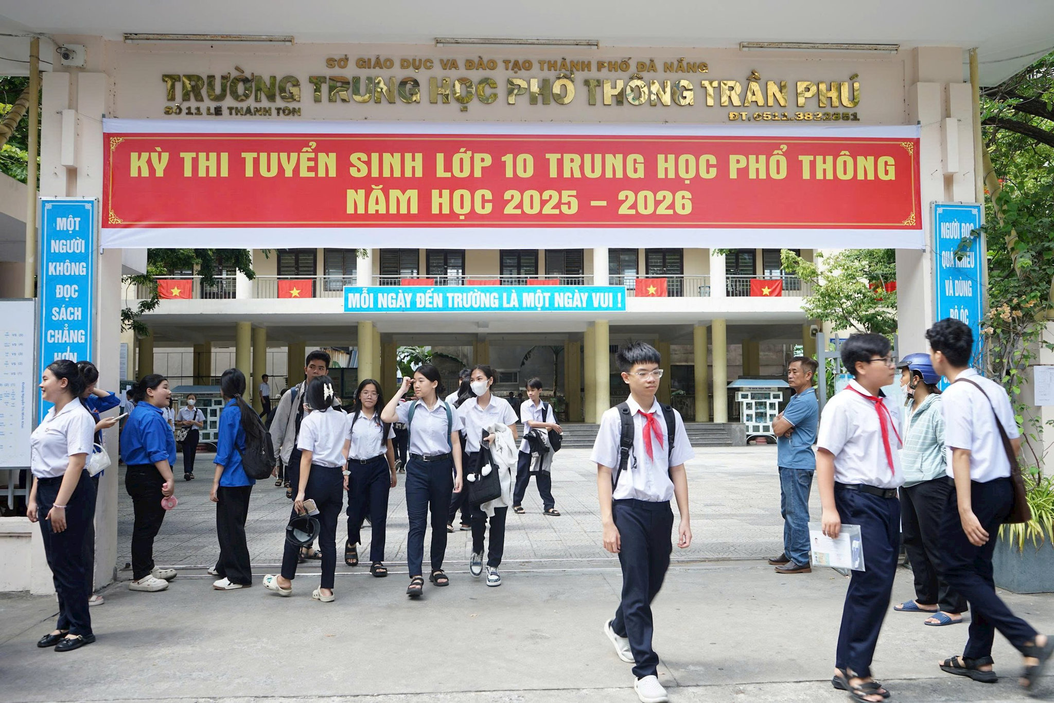 31-3-tuyen-sinh9.jpg