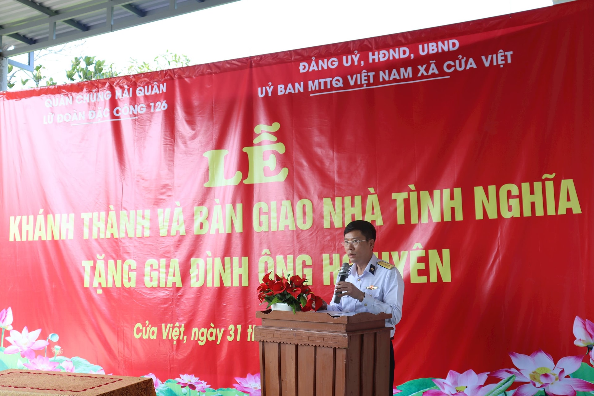 4.-dai-ta-mai-xuan-huong-bi-thu-dang-uy-chinh-uy-lu-doan-phat-bieu-trong-le-khanh-thanh-tang-gia-dinh-ong-ho-uyen-xa-cua-viet-tinh-quang-tri.jpg
