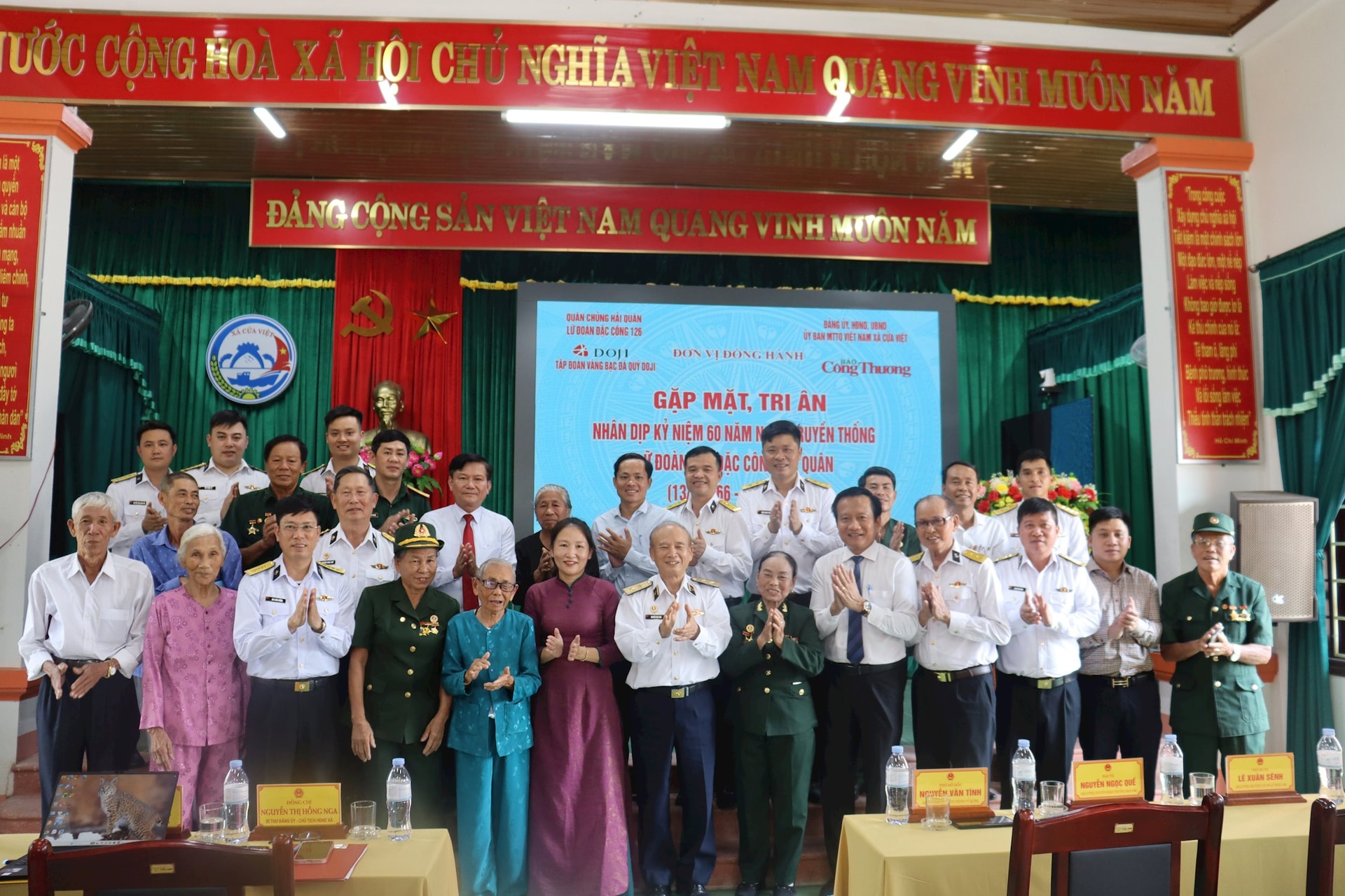 6.-doan-cong-tac-cua-lu-doan-dac-cong-hai-quan-126-cung-cap-uy-chinh-quyen-dia-phuong-tang-qua-cac-gia-dinh-chinh-sach-xa-cua-viet-tinh-quang-tri-1-(1).jpg