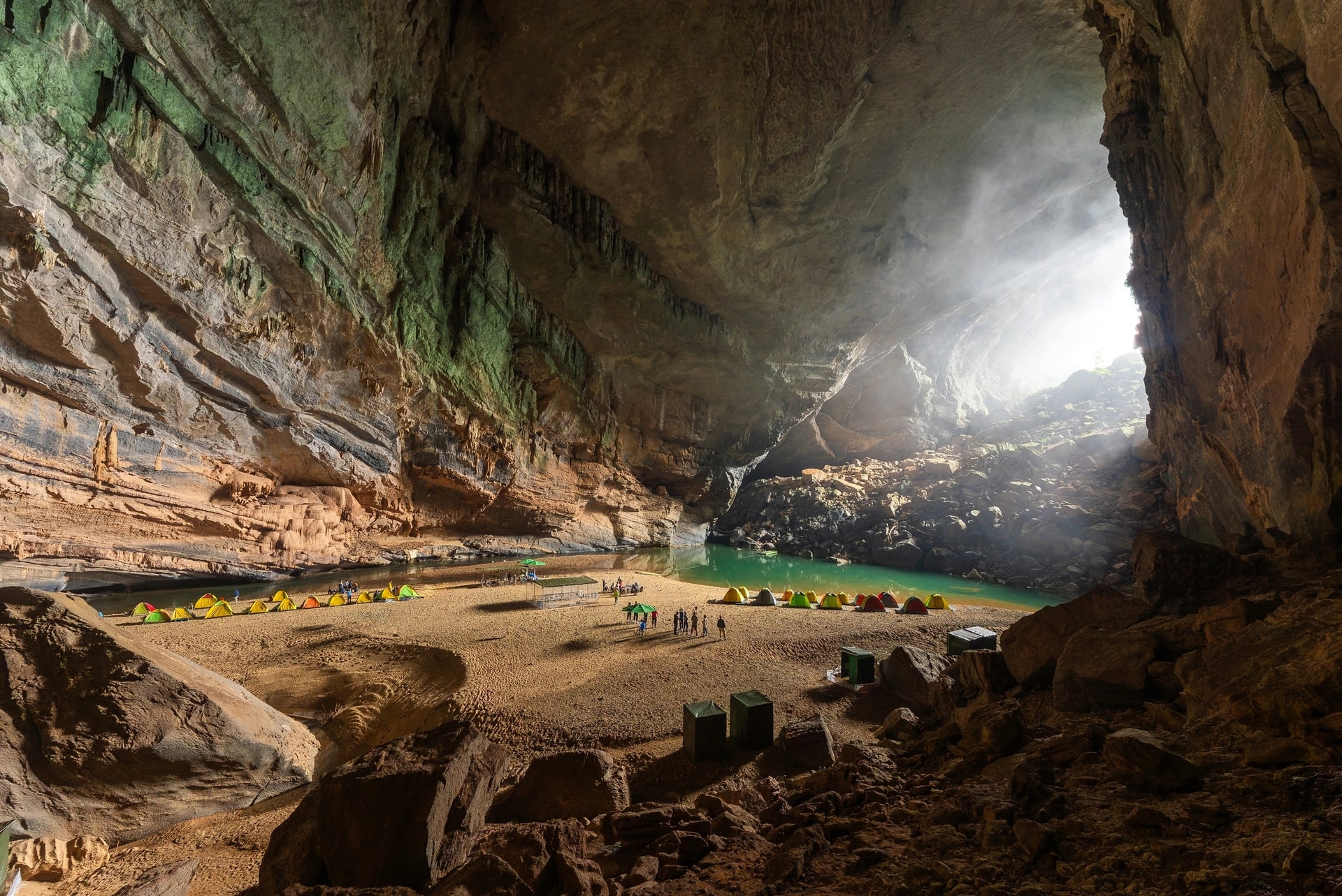 morning-fog-inside-hang-en-cave.jpg