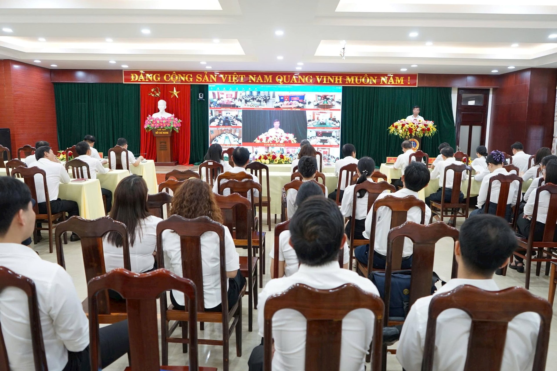 1-4-tatp-hoi-nghi11.jpg