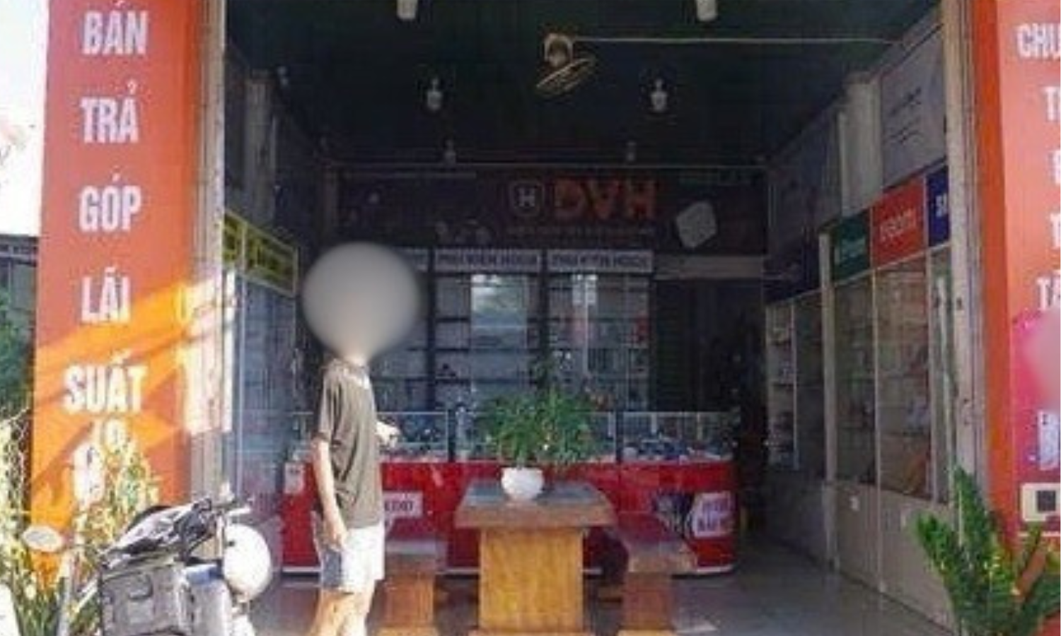 Đột nhập cửa hàng trộm 20 điện thoại