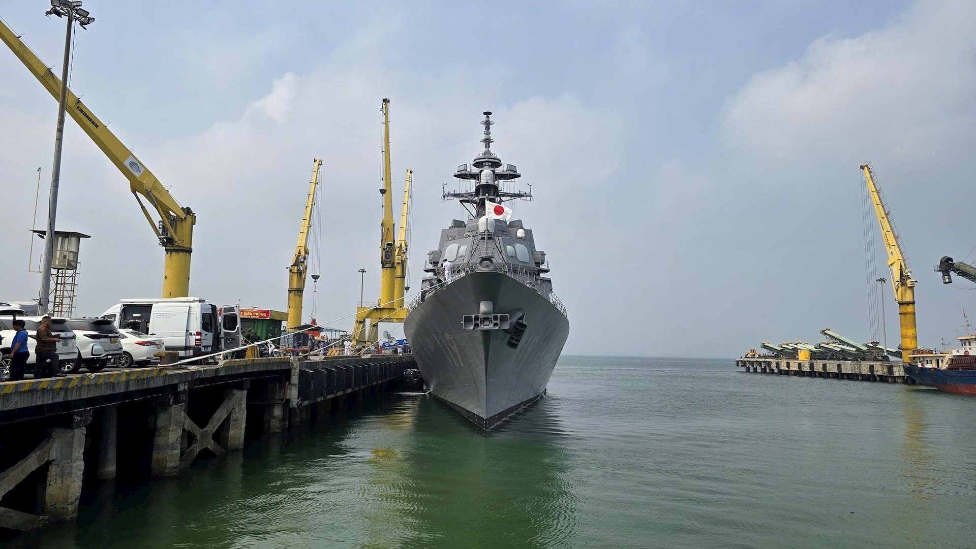 Tàu hộ vệ Asahi của Nhật Bản thăm hữu nghị Đà Nẵng