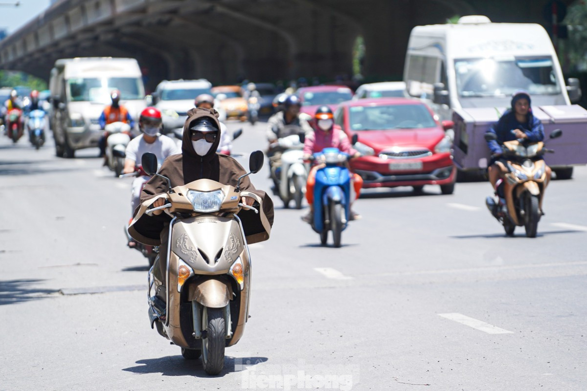 Bắc Bộ sắp mưa dông, Trung Bộ và Nam Bộ nắng nóng kéo dài